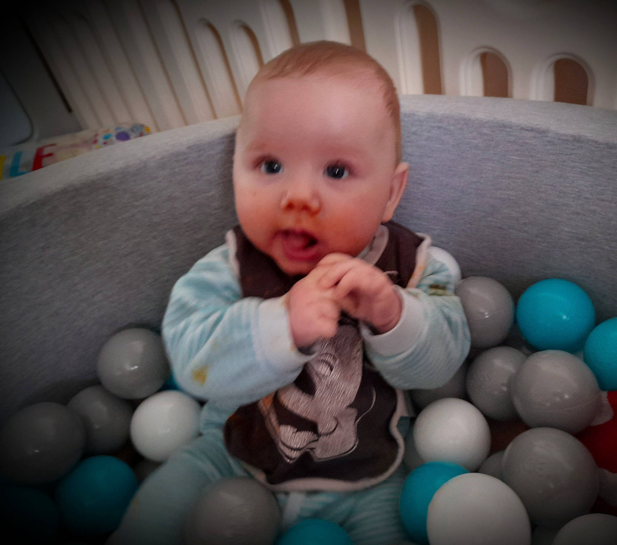 Aaron participe au concours pour gagner de l'argent avec cette photo : baby, baby_playing_with_toys, baby_products, baby_toddler_clothing, ball_pit, cheek, child, comfort, finger, fun, happy, iris, leisure, person, product, room, sitting, skin, smile, surprise