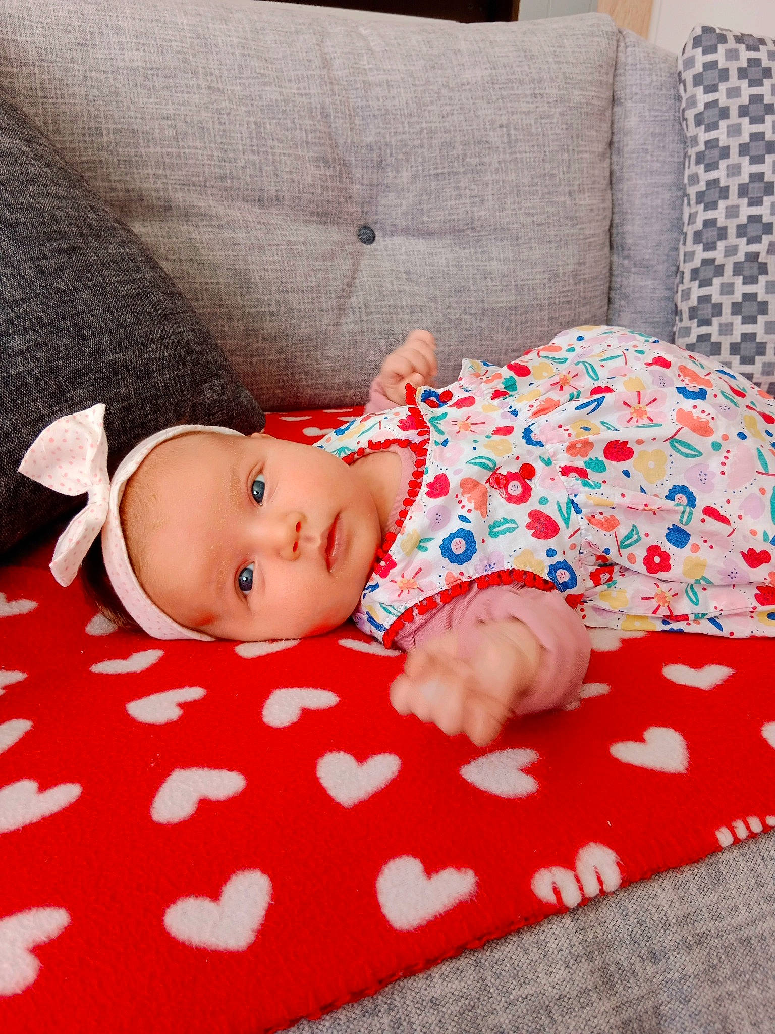 Lucia participe au concours pour gagner de l'argent avec cette photo : baby, baby_sleeping, baby_toddler_clothing, child, comfort, dress, flooring, grass, human_leg, linens, mammal, pattern, person, pink, product, skin, sleeve, thigh, toddler, vertebrate