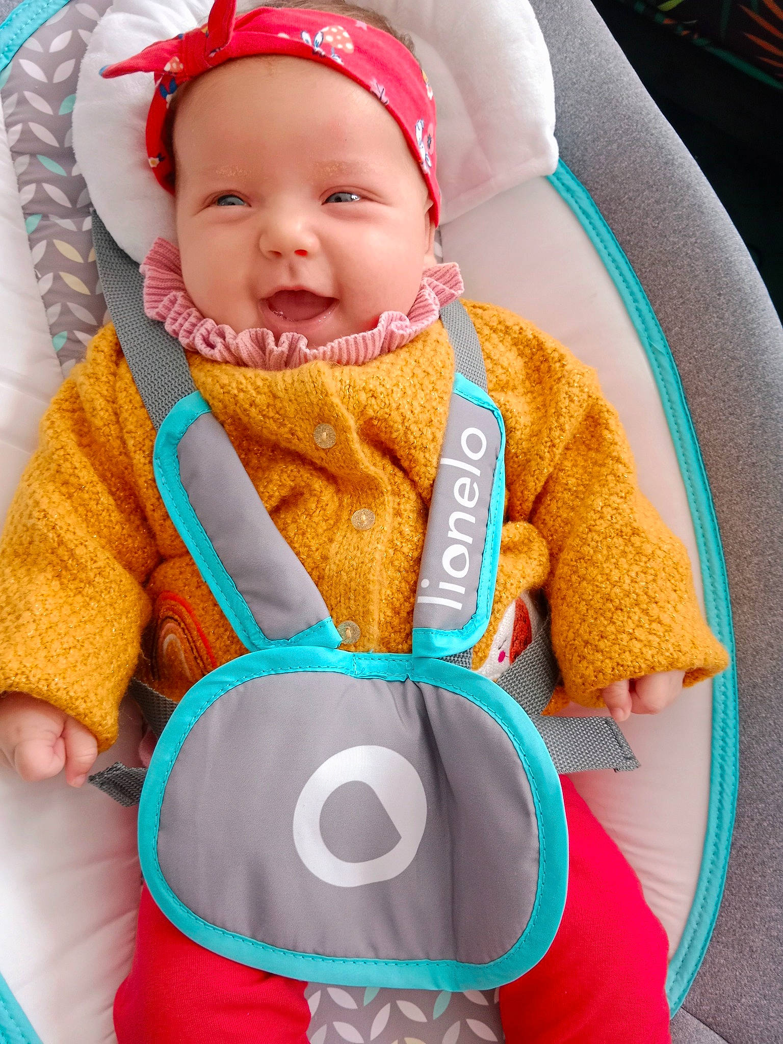 Lucia participe au concours pour gagner de l'argent avec cette photo : audio_equipment, baby, baby_carriage, baby_products, baby_safety, baby_sleeping, baby_toddler_clothing, child, comfort, happy, head, headwear, linens, person, personal_protective_equipment, product, skin, sleeve, smile, textile