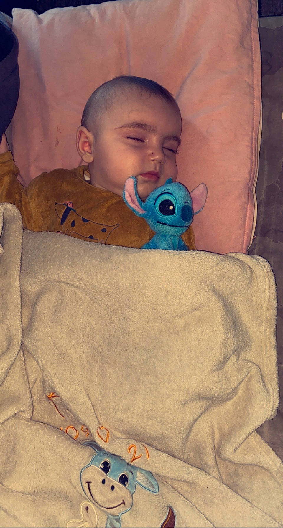 Thao a rejoint le concours — aidez-le/la à gagner de superbes lots ! art, baby, baby_toddler_clothing, cheek, child, chin, comfort, cool, electric_blue, forehead, head, linens, mouth, neck, nose, organ, person, skin, sleeve, textile