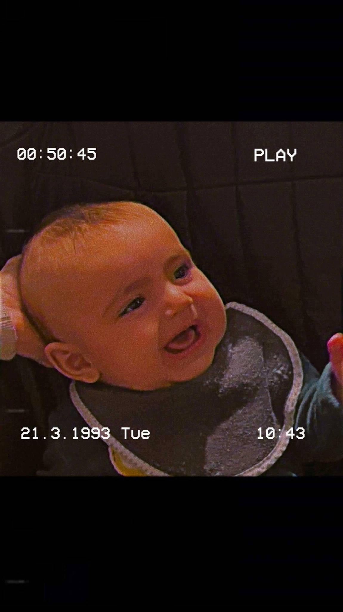 Thao participe au concours pour gagner de l'argent avec cette photo : audio_equipment, baby, baby_toddler_clothing, cheek, child, ear, electronic_device, eyebrow, eyelash, flash_photography, font, happy, iris, mouth, neck, nose, person, skin, sleeve, smile