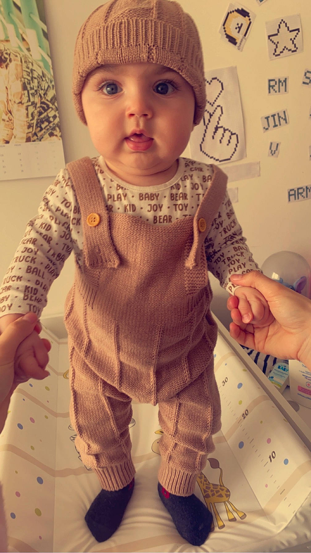 Thao a rejoint le concours — aidez-le/la à gagner de superbes lots ! arm, baby_toddler_clothing, cheek, chin, eye, eyebrow, face, facial_expression, fashion, hairstyle, headwear, human, lip, neck, nose, organ, person, photograph, product, skin