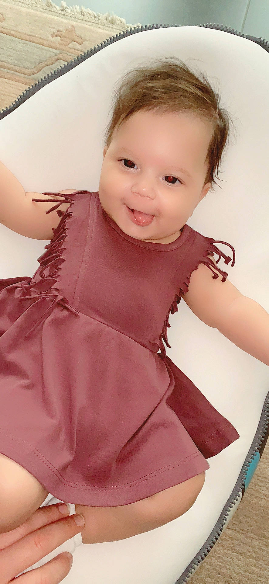 Leah participe au concours pour gagner de l'argent avec cette photo : arm, baby_toddler_clothing, cheek, eyebrow, eyelash, finger, flash_photography, gesture, happy, iris, joint, lip, neck, person, pink, shoulder, skin, sleeve, smile, standing