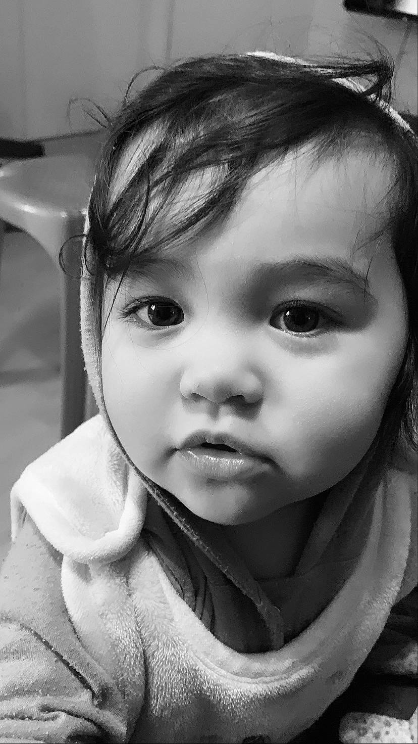 Meï participe au concours pour gagner de l'argent avec cette photo : baby_toddler_clothing, black_and_white, cheek, child, chin, close_up, eye, eyebrow, eyelash, forehead, iris, lip, monochrome, monochrome_photography, nose, organ, person, photography, skin, style