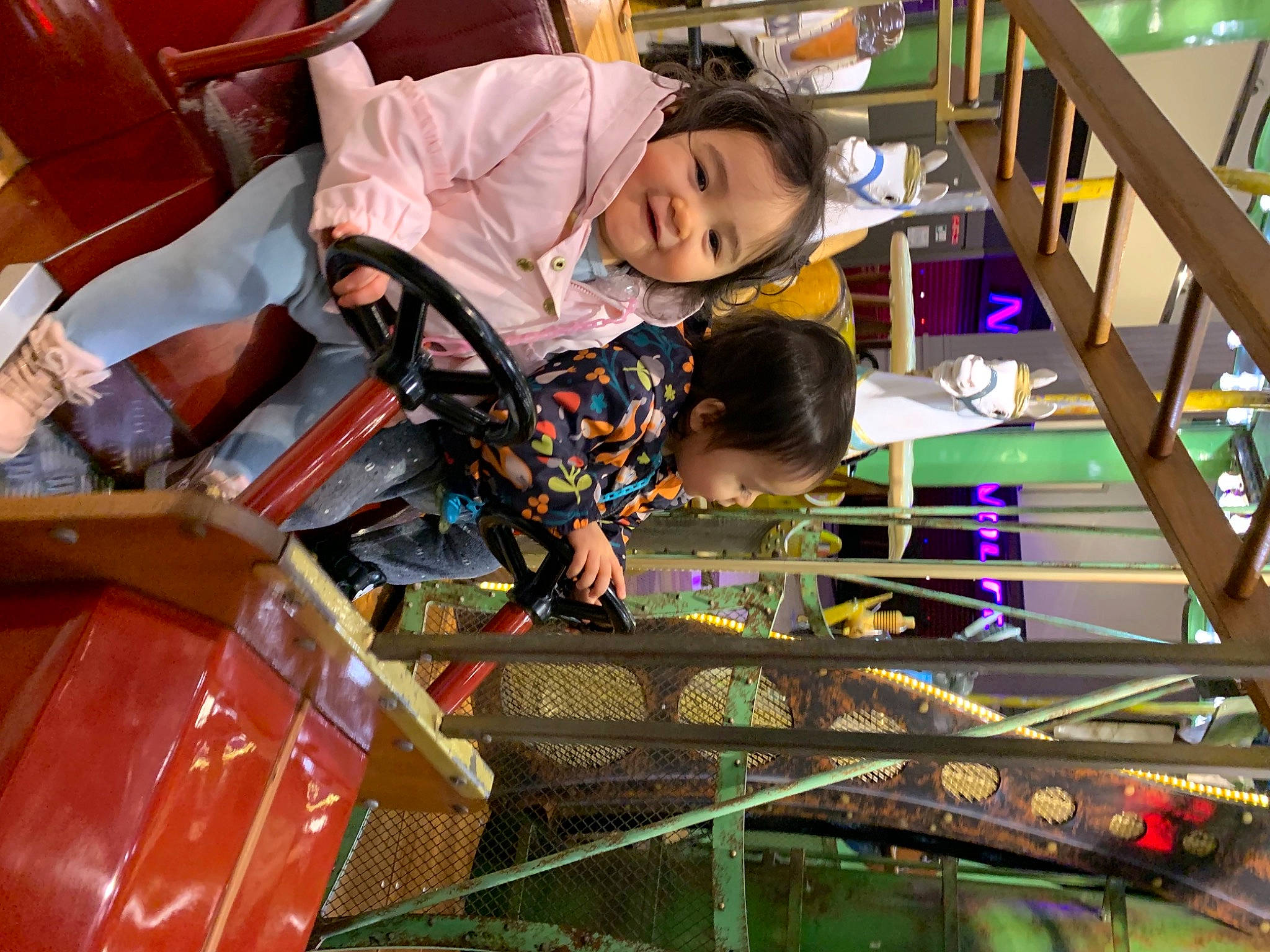 Meï participe au concours pour gagner de l'argent avec cette photo : child, leisure, person, plastic, play, playground, purple, toddler