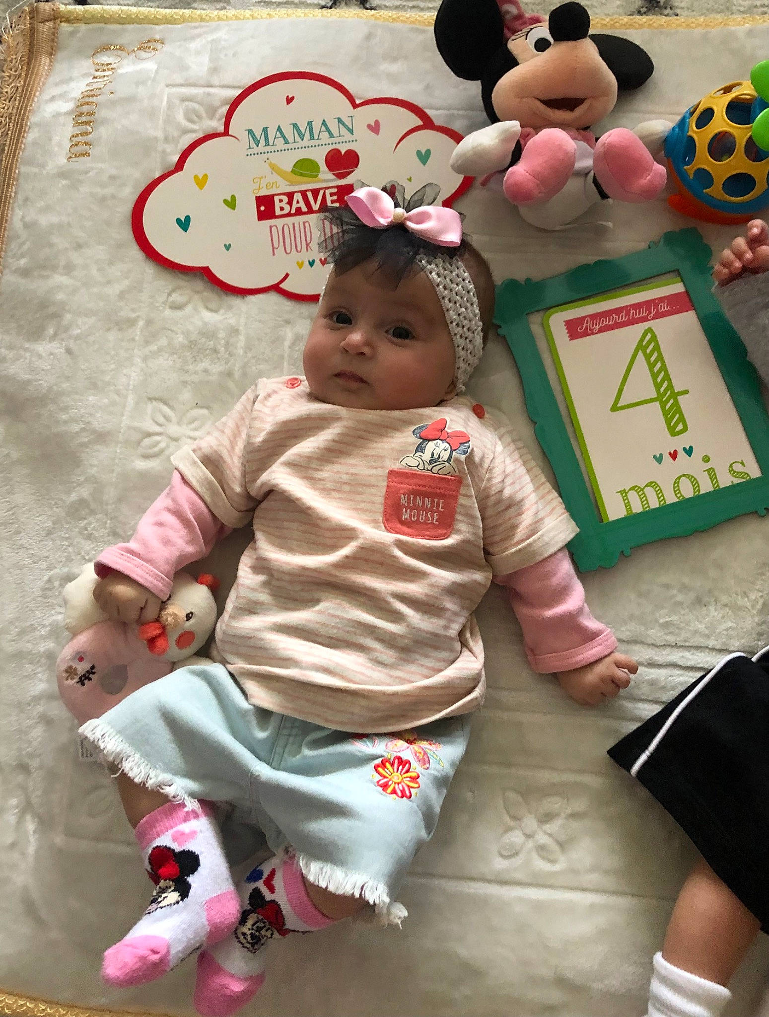 Assia a rejoint le concours — aidez-le/la à gagner de superbes lots ! baby, baby_toddler_clothing, cheek, child, design, facial_expression, fun, green, happy, people, person, photograph, pink, product, skin, sleeve, snapshot, stuffed_toy, toddler, toy