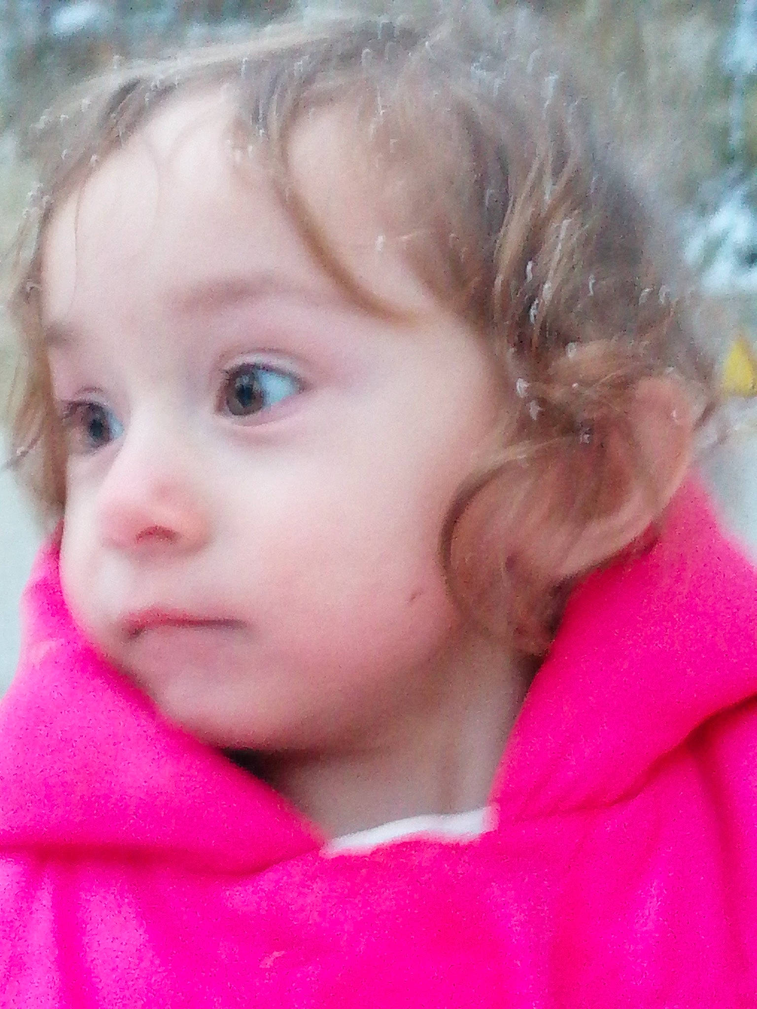 Haley participe au concours pour gagner de l'argent avec cette photo : blond, brown_hair, cheek, child, close_up, ear, eyebrow, eyelash, fun, grass, happy, iris, lip, magenta, nose, person, pink, portrait_photography, skin, toddler