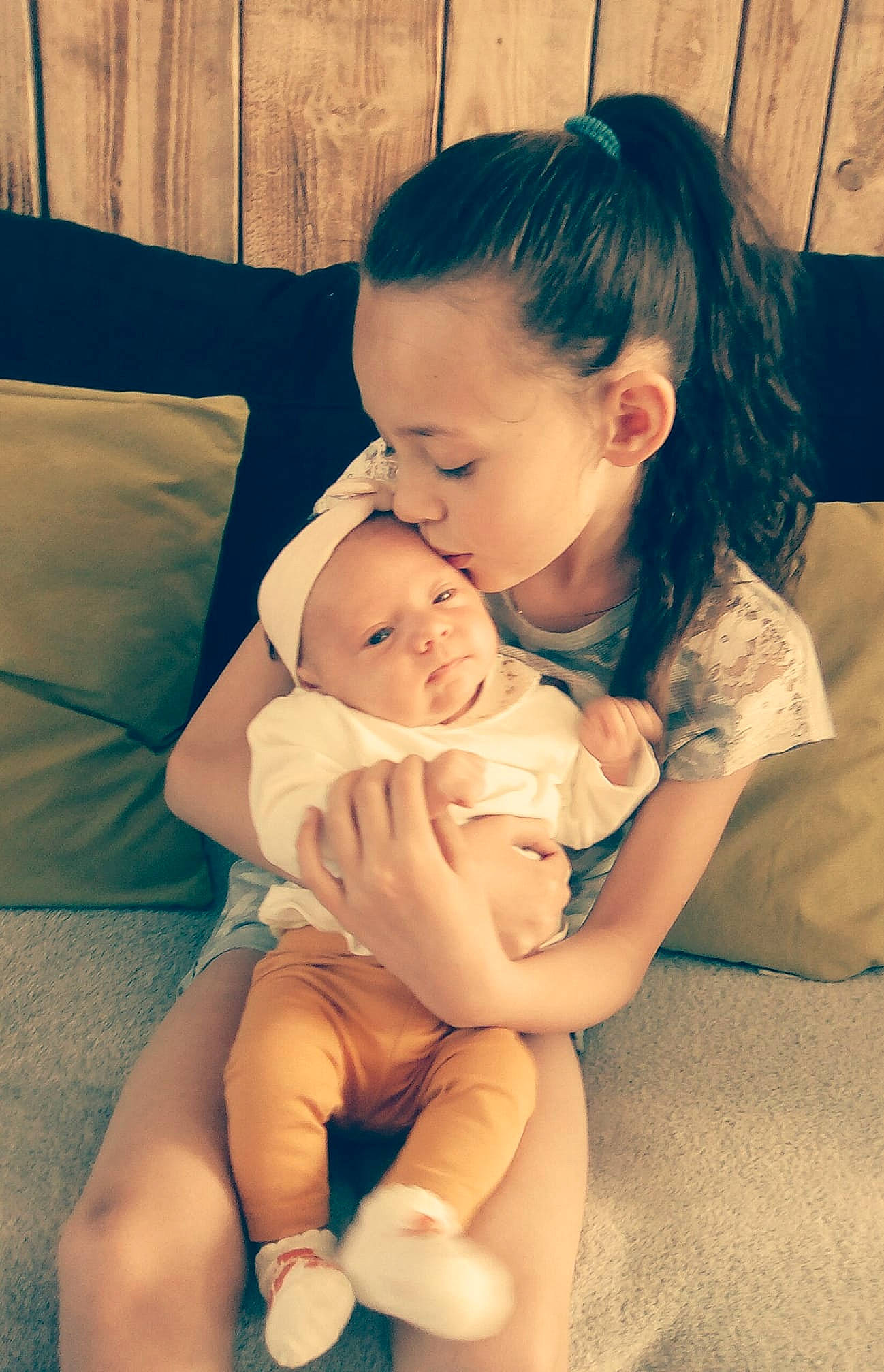 Naomi a rejoint le concours — aidez-le/la à gagner de superbes lots ! baby, birth, cheek, child, face, finger, hand, happy, headwear, hug, interaction, leg, love, people, person, skin, smile, toddler