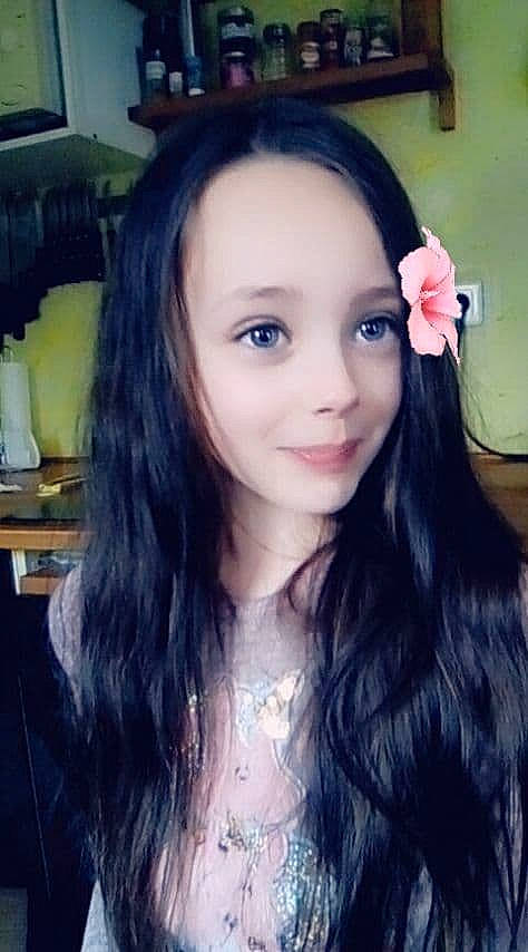 Naomi participe au concours pour gagner de l'argent avec cette photo : beauty, black_hair, brown_hair, cheek, chin, cool, eye, eyebrow, face, forehead, hair, hair_coloring, hairstyle, head, jaw, joy, lip, long_hair, nose, person