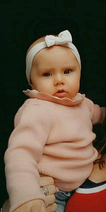 Mia a rejoint le concours — aidez-le/la à gagner de superbes lots ! baby, cheek, child, face, forehead, head, headwear, person, skin, toddler