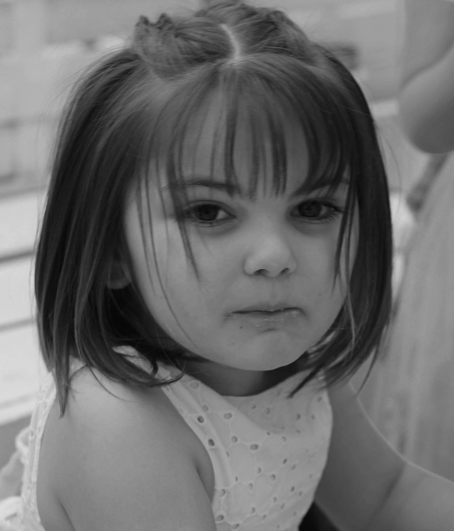 Keyleen participe au concours pour gagner de l'argent avec cette photo : black, black_and_white, black_hair, cheek, chin, cool, eye, eyebrow, eyelash, face, flash_photography, hair, hairstyle, head, lip, mouth, neck, nose, person, shoulder