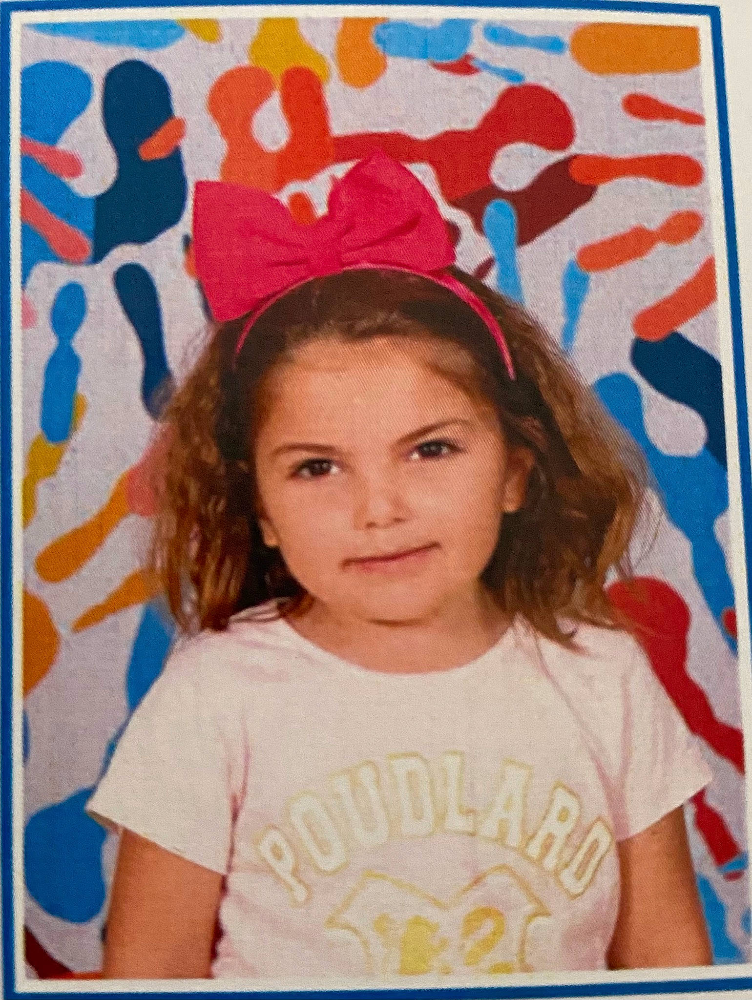 Keyleen a rejoint le concours — aidez-le/la à gagner de superbes lots ! art, beauty, child, design, electric_blue, facial_expression, fun, happy, linens, paint, pattern, people, person, pink, rectangle, room, sleeve, summer, t_shirt, toddler