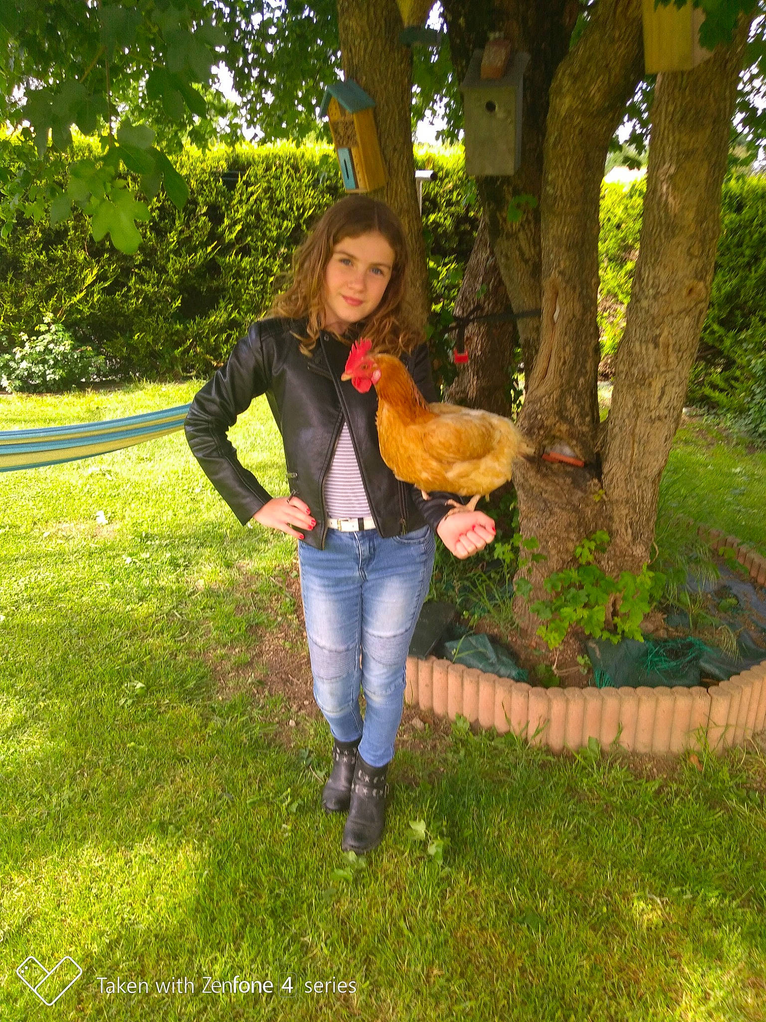 Line participe au concours pour gagner de l'argent avec cette photo : botany, denim, fawn, footwear, grass, green, jacket, jeans, joy, lawn, long_hair, person, photo_shoot, photography, plant, shoe, tree