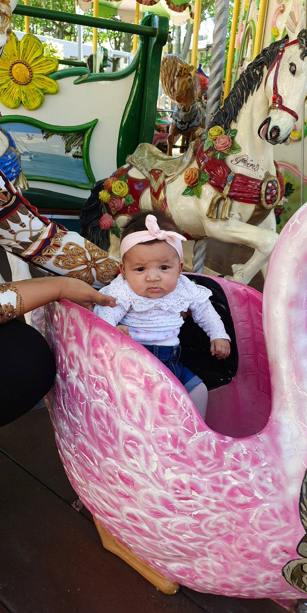 Jinene participe au concours pour gagner de l'argent avec cette photo : baby, child, daughter, furniture, headwear, leisure, person, pink, toddler