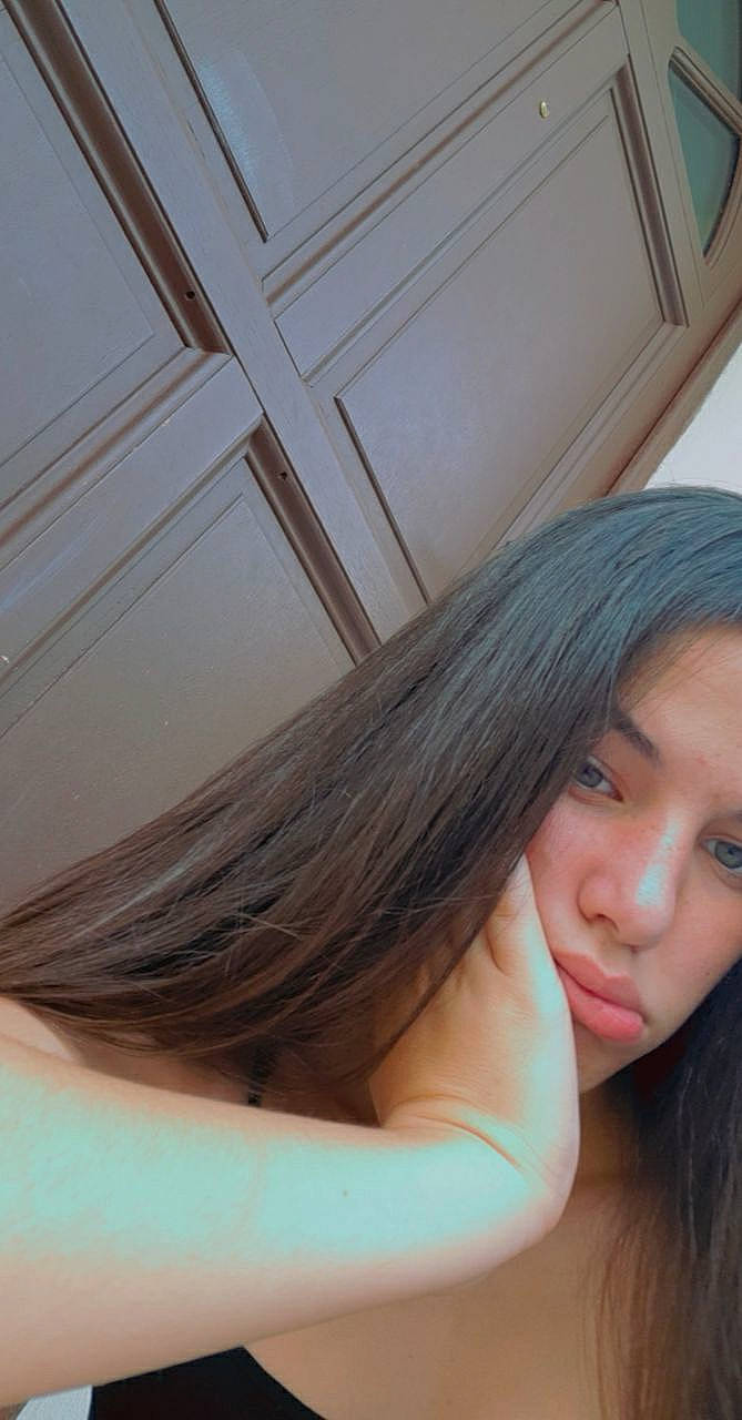 Tania a rejoint le concours — aidez-le/la à gagner de superbes lots ! beauty, black_hair, blond, brown_hair, chin, eyelash, hair, hair_coloring, hairstyle, layered_hair, long_hair, neck, person, photography, selfie, step_cutting