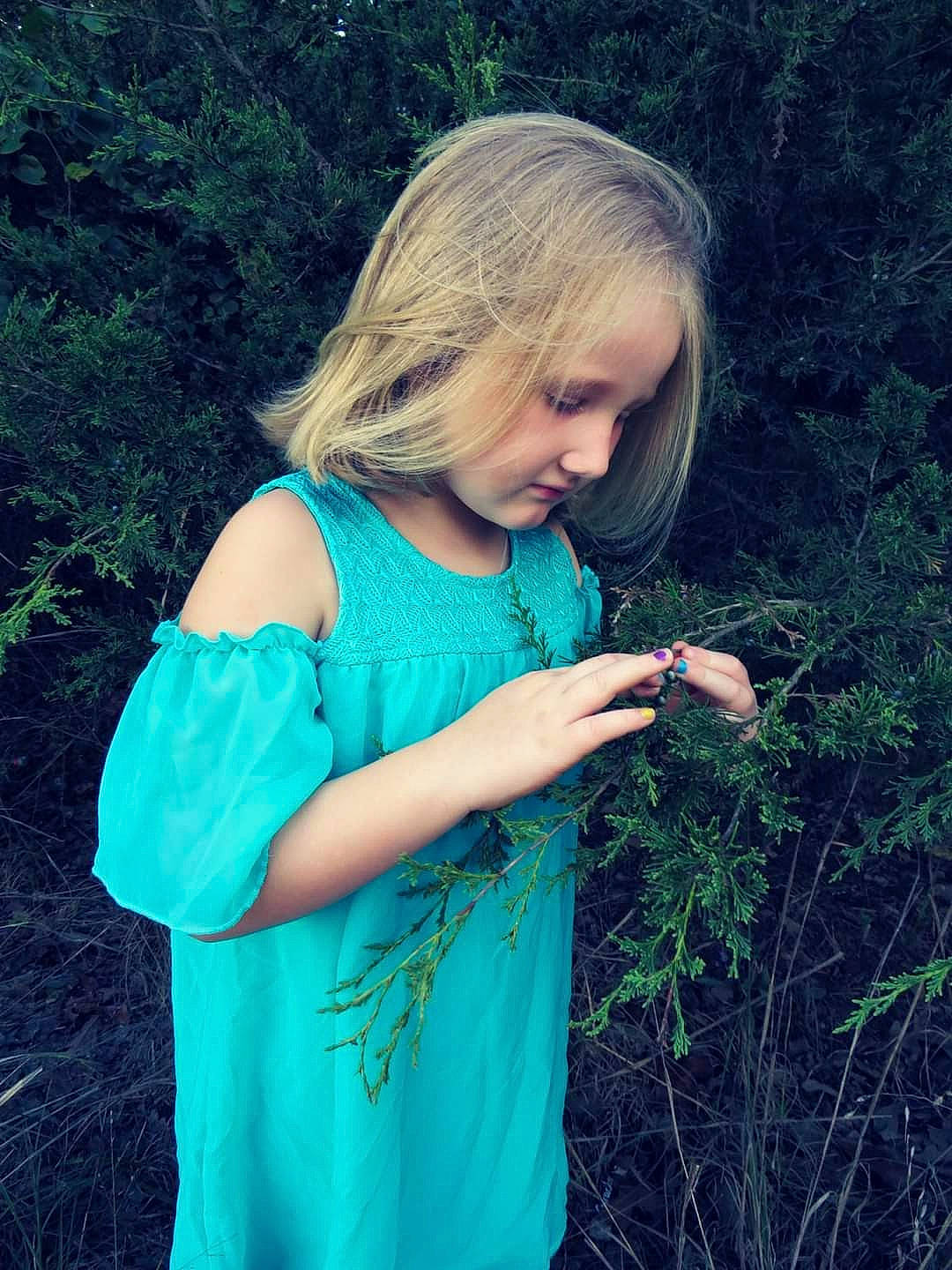 Sophia joined the competition — help win amazing prizes! blond, cool, denim, electric_blue, finger, flash_photography, gesture, grass, grassland, hairstyle, hand, happy, long_hair, meadow, pattern, people_in_nature, person, shoulder, sleeve, t_shirt