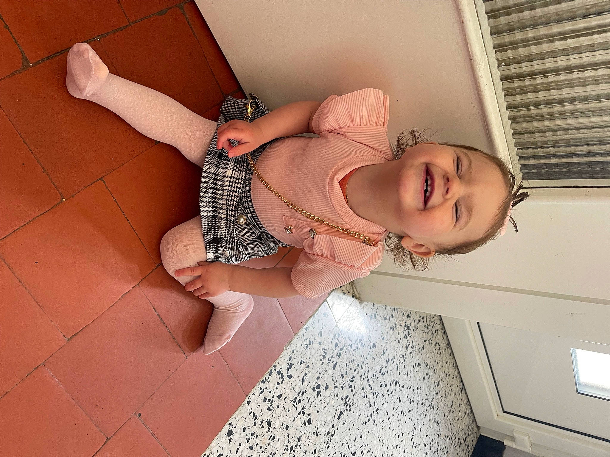 Emyli participe au concours pour gagner de l'argent avec cette photo : comfort, dress, elbow, finger, floor, flooring, foot, glasses, happy, human_body, human_leg, joy, knee, person, pink, room, skin, smile, thigh, toddler