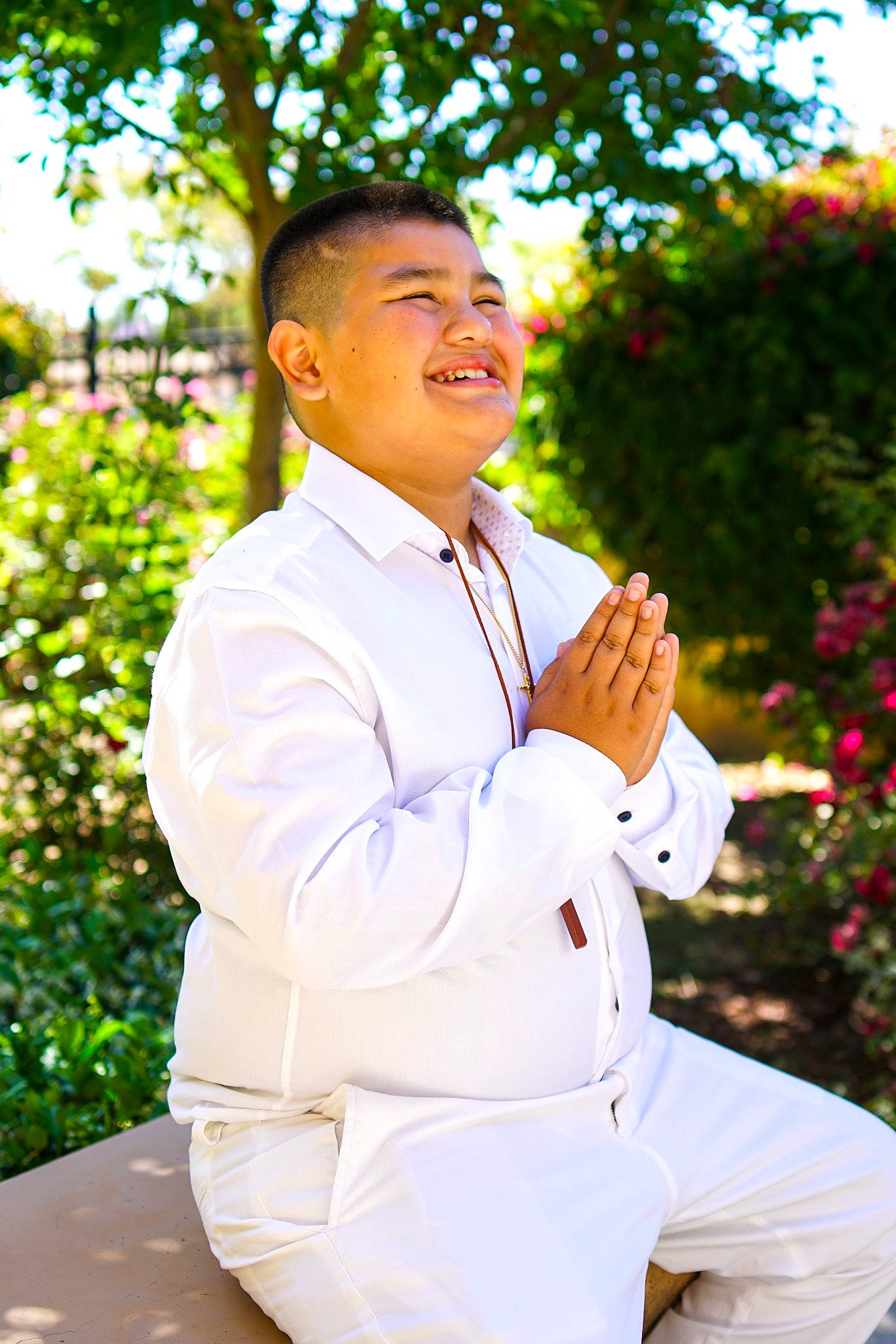 Carlos is registered to the contest to win money with this photo: blazer, coat, dress_shirt, event, face, formal_wear, fun, gesture, grass, happy, jacket, joy, leisure, people_in_nature, person, plant, recreation, sleeve, smile, suit