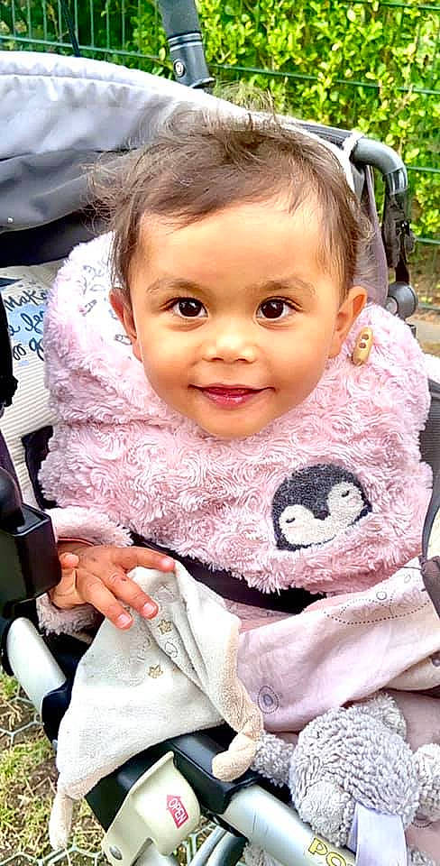 Nila participe au concours pour gagner de l'argent avec cette photo : baby, baby_carriage, baby_toddler_clothing, cheek, child, eye, eyelash, face, grass, hairstyle, happy, iris, joy, lip, nose, person, pink, skin, sleeve, smile