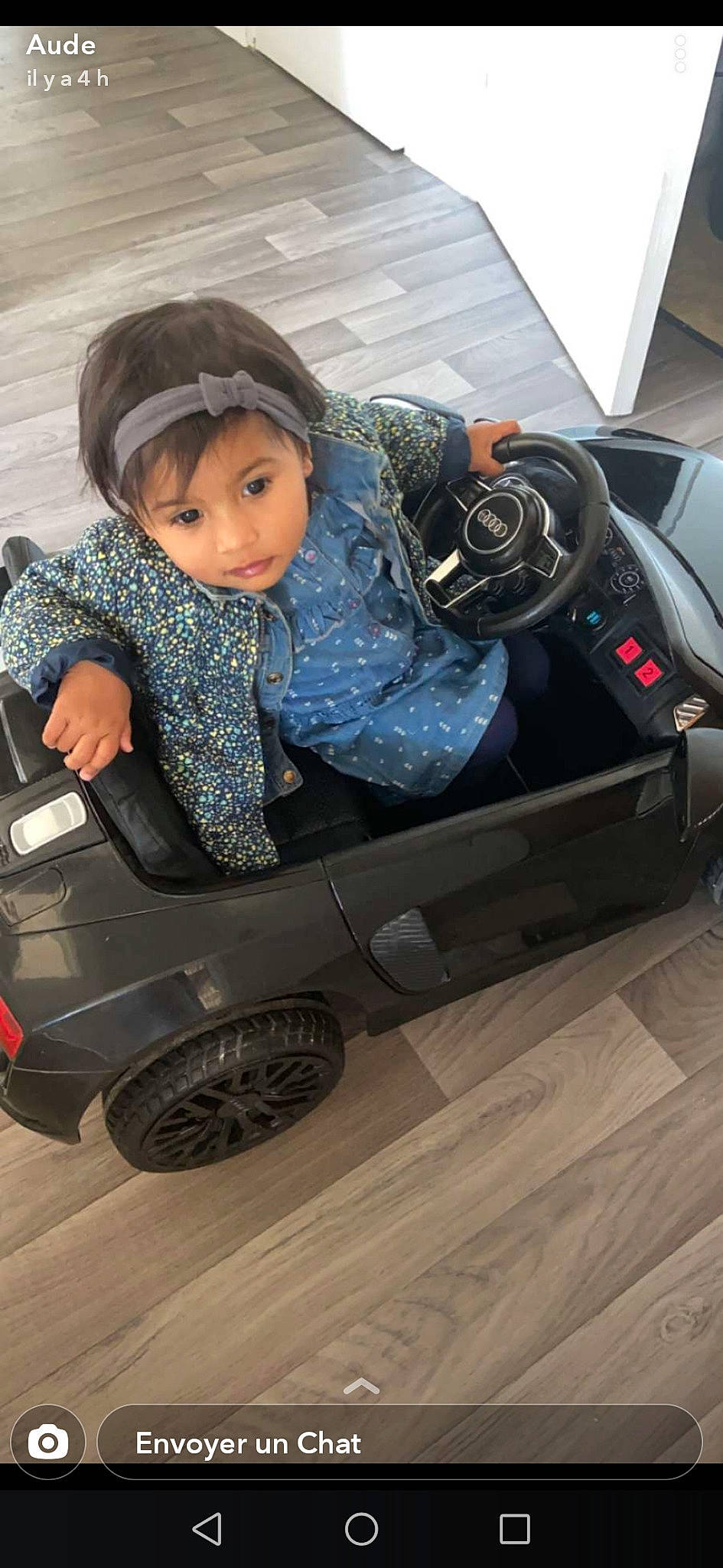 Ambre a rejoint le concours — aidez-le/la à gagner de superbes lots ! auto_part, automotive_design, car, child, family_car, person, photography, toddler, vehicle, vehicle_door, wheel