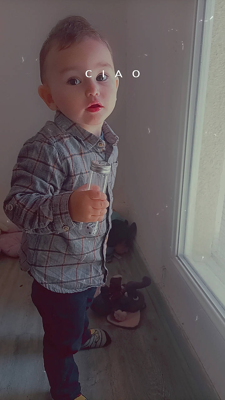 Sauveur a rejoint le concours — aidez-le/la à gagner de superbes lots ! art, baby_toddler_clothing, blond, cheek, chest, child, chin, eye, face, fashion_design, jaw, lip, neck, nose, person, shoulder, sleeve, surprise, trunk, waist