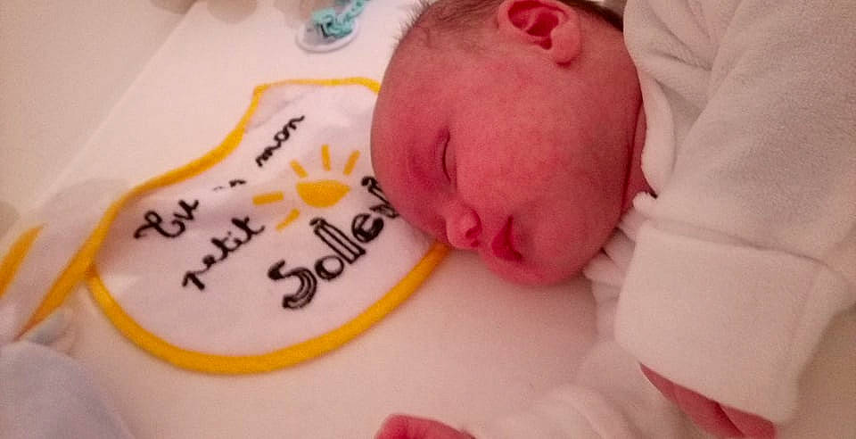 Sauveur a rejoint le concours — aidez-le/la à gagner de superbes lots ! baby, baby_products, baby_sleeping, bedtime, chest, child, childbirth, comfort, eyelash, font, hand, handwriting, linens, nail, nap, nose, person, pink, skin, sweetness