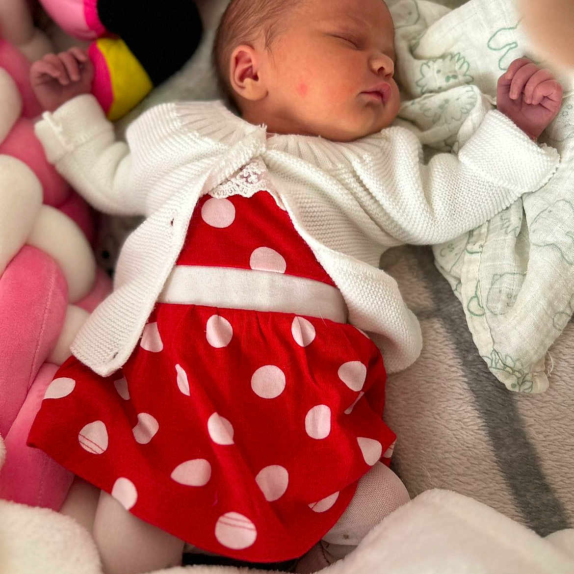 Charlyze participe au concours pour gagner de l'argent avec cette photo : baby, bed, blanket, clothing, crib, cushion, dress, face, furniture, head, homedecor, newborn, pattern, person, photography, portrait, quilt, sitting, sleeping, yawning