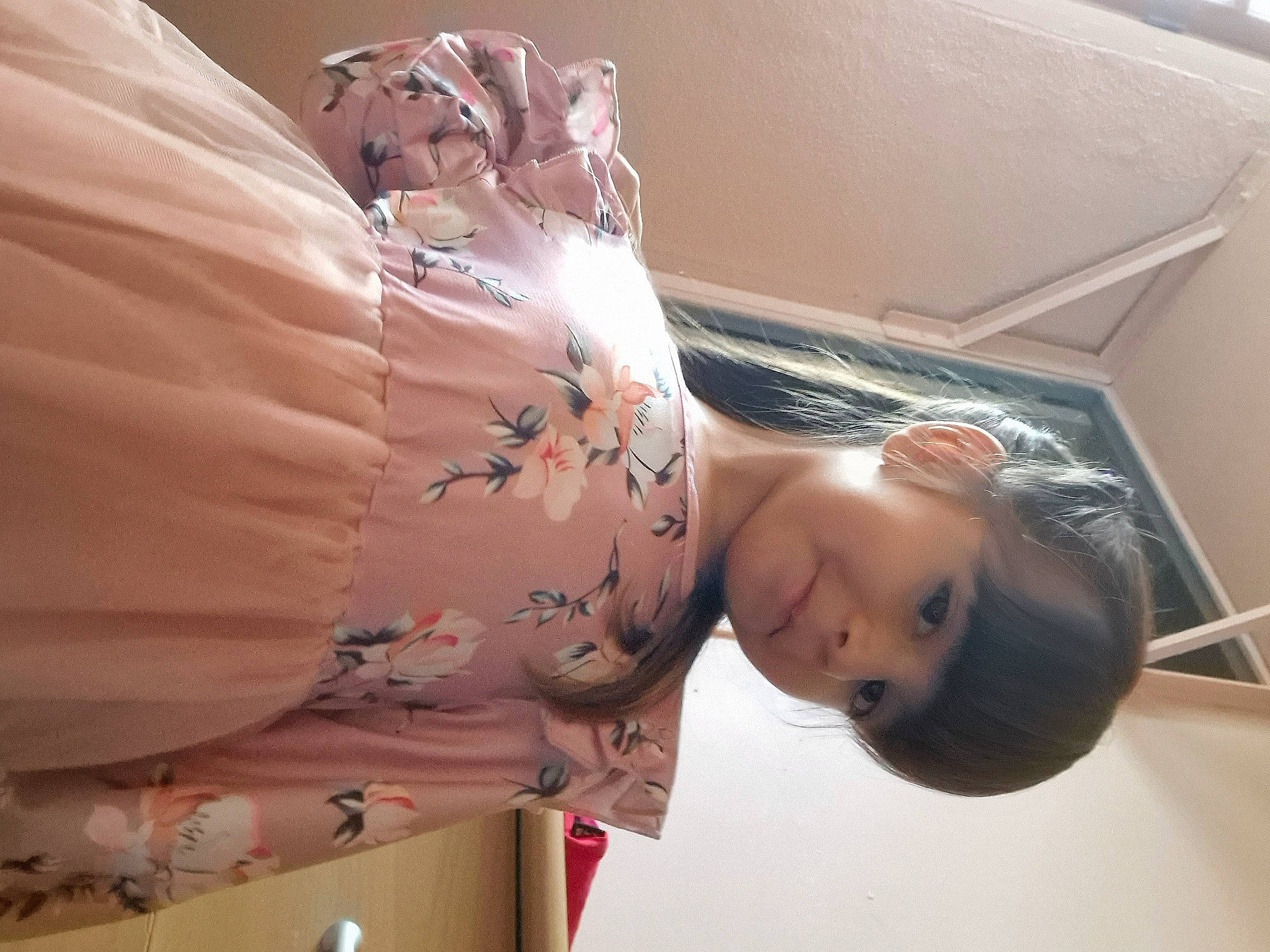 Anais-maria participe au concours pour gagner de l'argent avec cette photo : abdomen, bridal_accessory, chest, child, elbow, eyelash, fashion_accessory, fashion_design, flesh, fun, human_leg, jewellery, pattern, peach, person, room, shoulder, sleeve, trunk, visual_arts