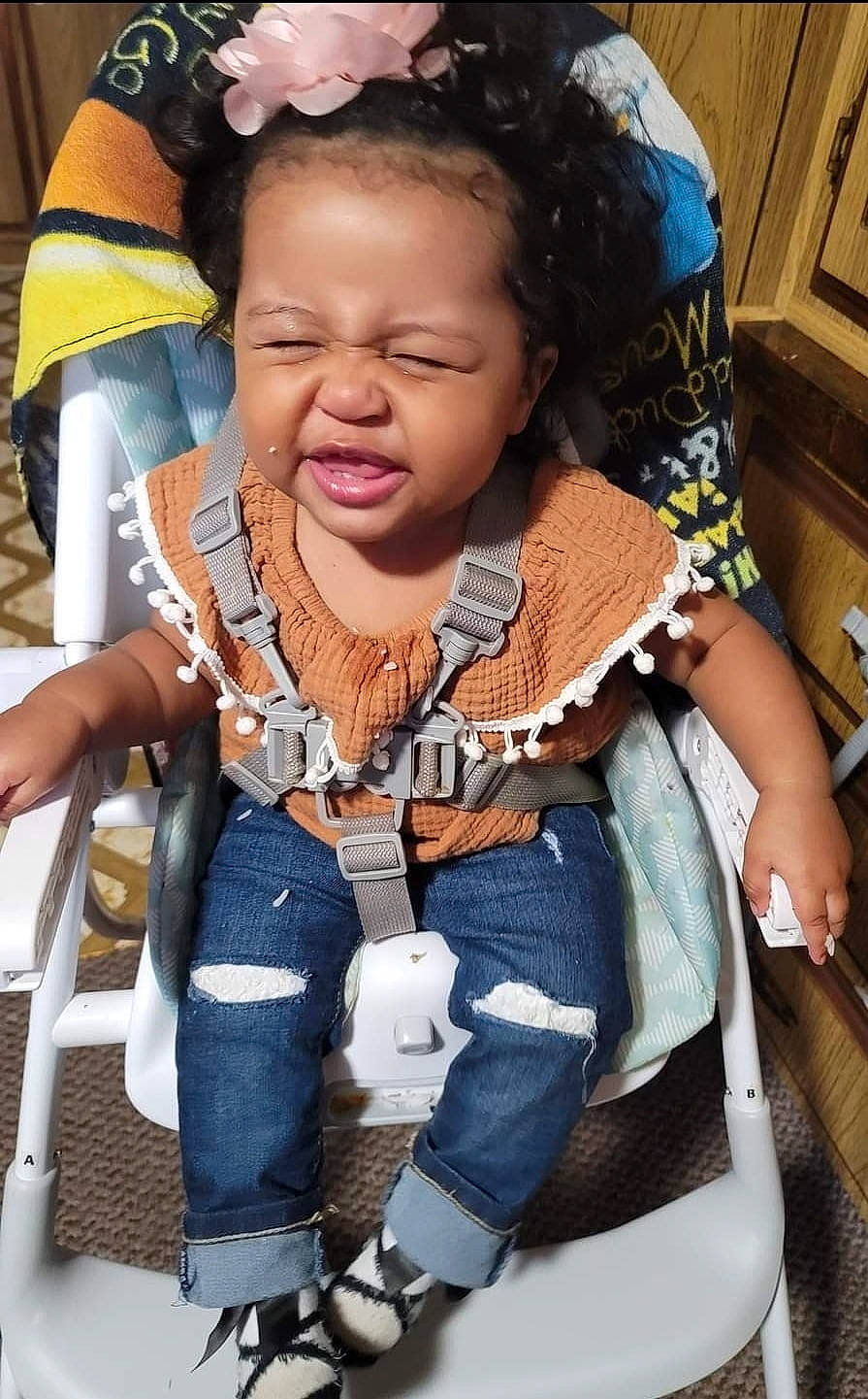 Nina is registered to the contest to win money with this photo: bag, black_hair, chair, child, costume, event, fashion_accessory, fun, glove, hair, happy, jewellery, luggage_and_bags, neck, necklace, person, sitting, skin, toddler, tradition