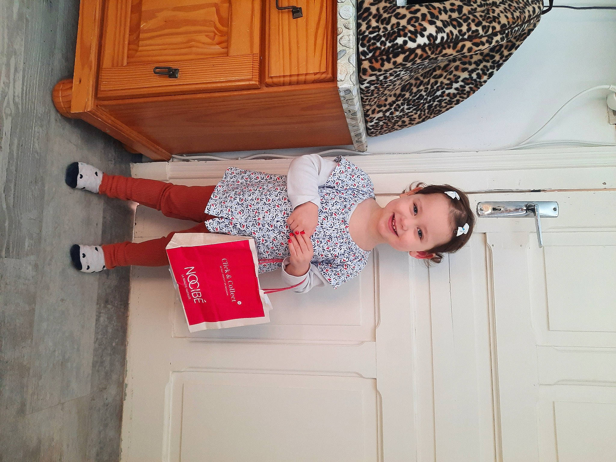 Salomé participe au concours pour gagner de l'argent avec cette photo : carmine, dress, fashion, flooring, hardwood, human_leg, joy, knee, magenta, pattern, person, rectangle, room, standing, street_fashion, textile, thigh, toddler, varnish, waist