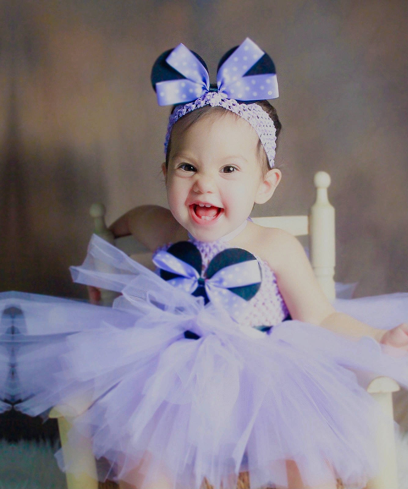 Lilou participe au concours pour gagner de l'argent avec cette photo : baby_toddler_clothing, ballet_tutu, costume_hat, dress, eye, face, flash_photography, happy, head, headband, headgear, headpiece, human_body, iris, joy, person, pink, purple, smile, toddler