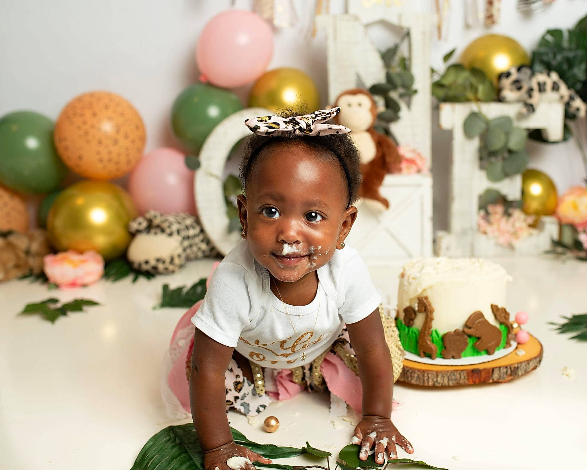 River is registered to the contest to win money with this photo: balloon, birthday, chair, child, dessert, event, food, green, happy, holiday, joy, party, party_supply, person, plate, room, sharing, sitting, smile, sweetness