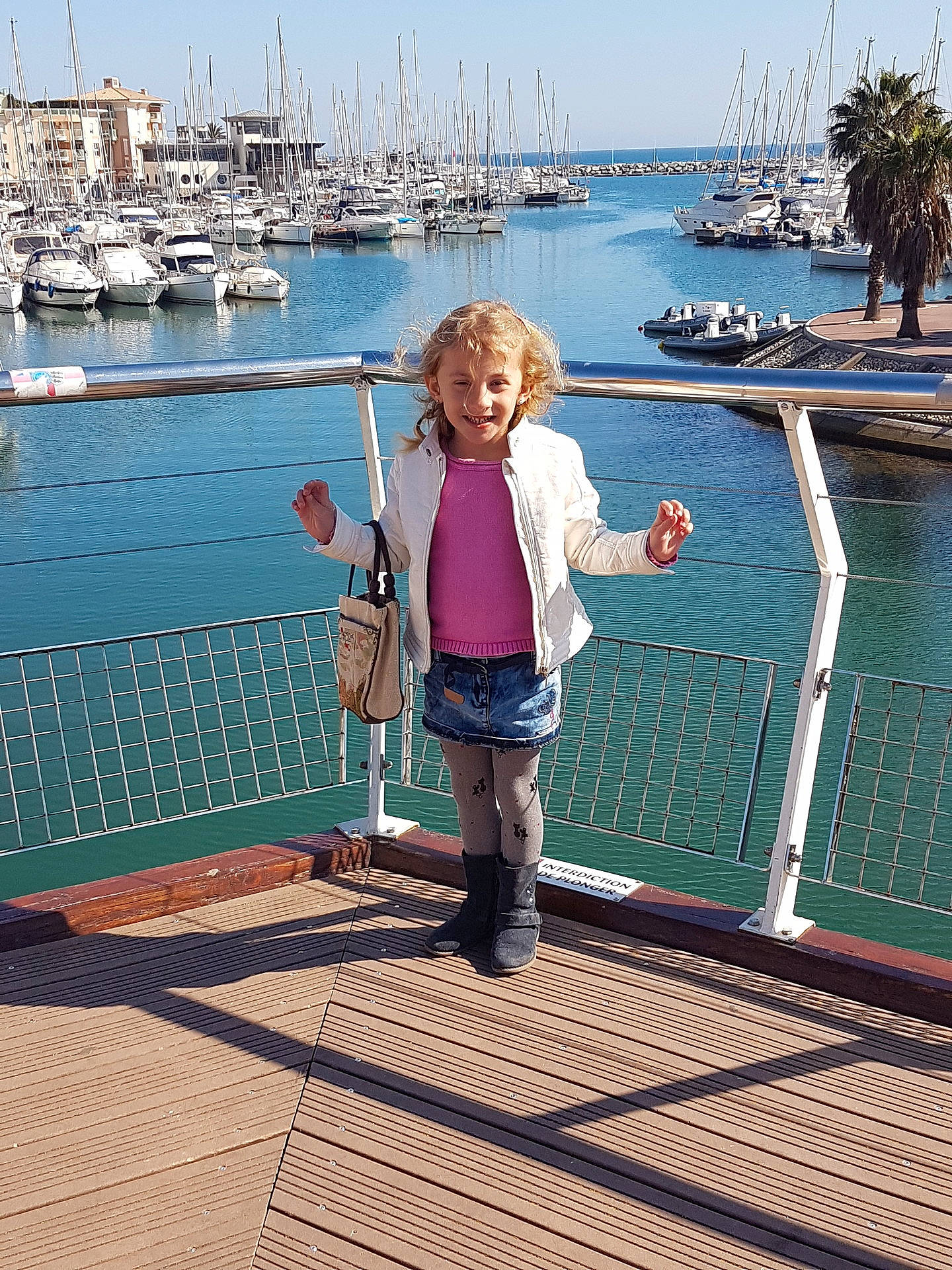 Cassandra a rejoint le concours — aidez-le/la à gagner de superbes lots ! bay, dock, joy, sea, travel, vacation, vehicle