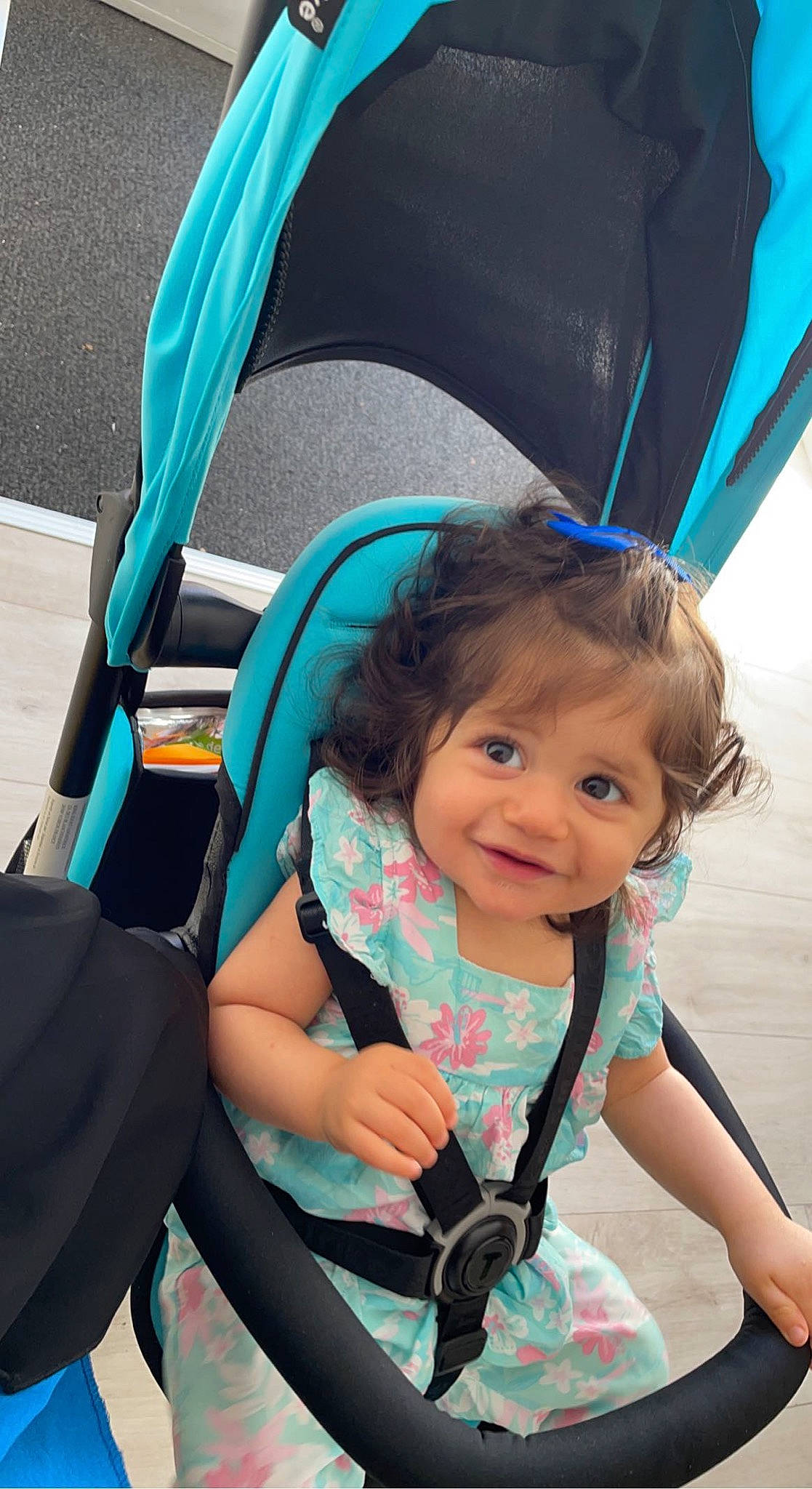 Elif a rejoint le concours — aidez-le/la à gagner de superbes lots ! aqua, azure, baby, baby_carriage, baby_toddler_clothing, beauty, black, blue, electric_blue, fun, green, happy, joy, leisure, person, product, recreation, smile, snapshot, toddler