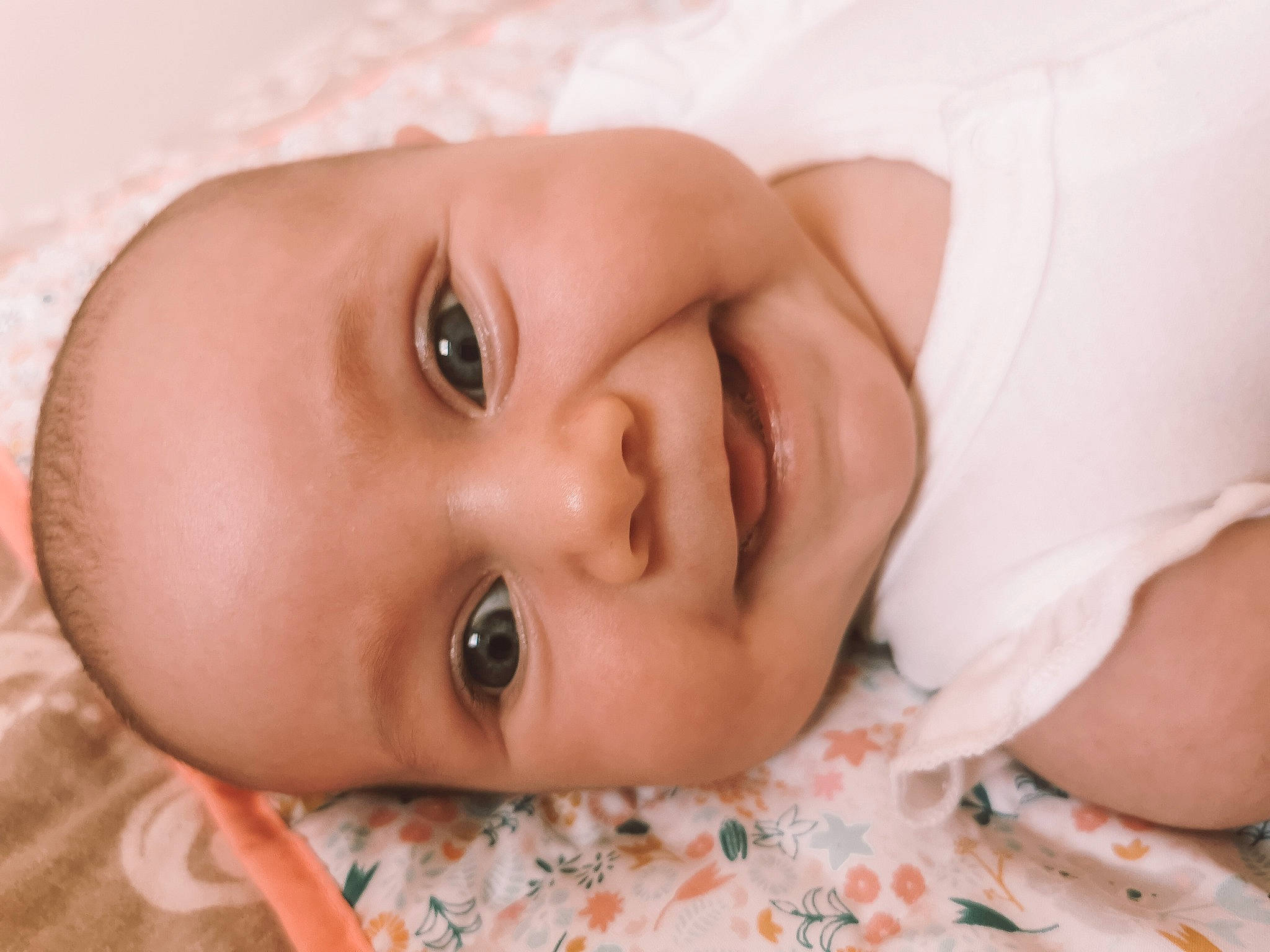 Lya a rejoint le concours — aidez-le/la à gagner de superbes lots ! baby, baby_toddler_clothing, cheek, comfort, dress, eyebrow, eyelash, face, hair, happy, human_body, iris, joy, lip, mouth, neck, nose, person, skin, sleeve