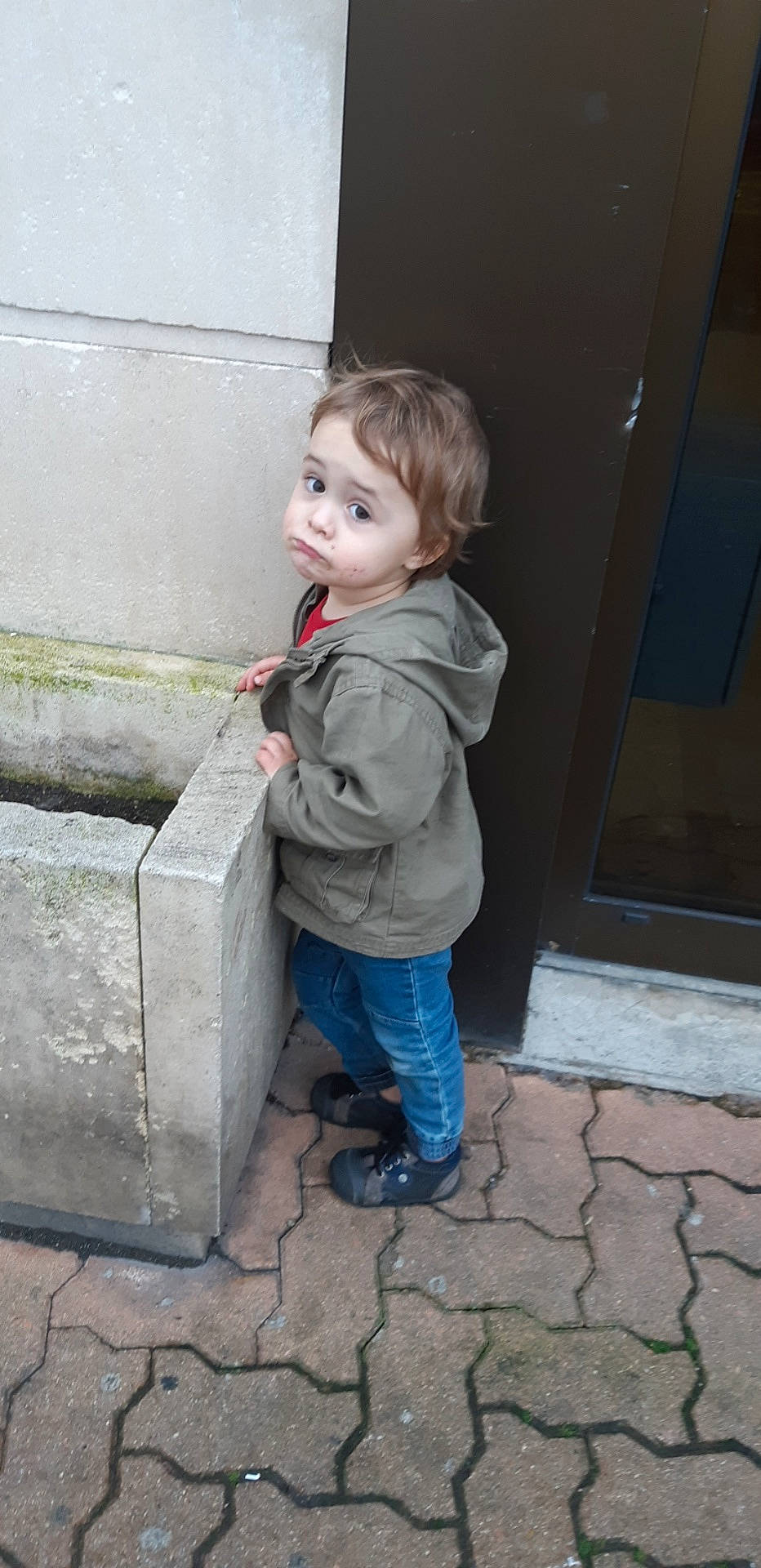 Elliott a rejoint le concours — aidez-le/la à gagner de superbes lots ! child, day, fun, girl, person, photograph, play, product, sitting, snapshot, standing, toddler, vacation