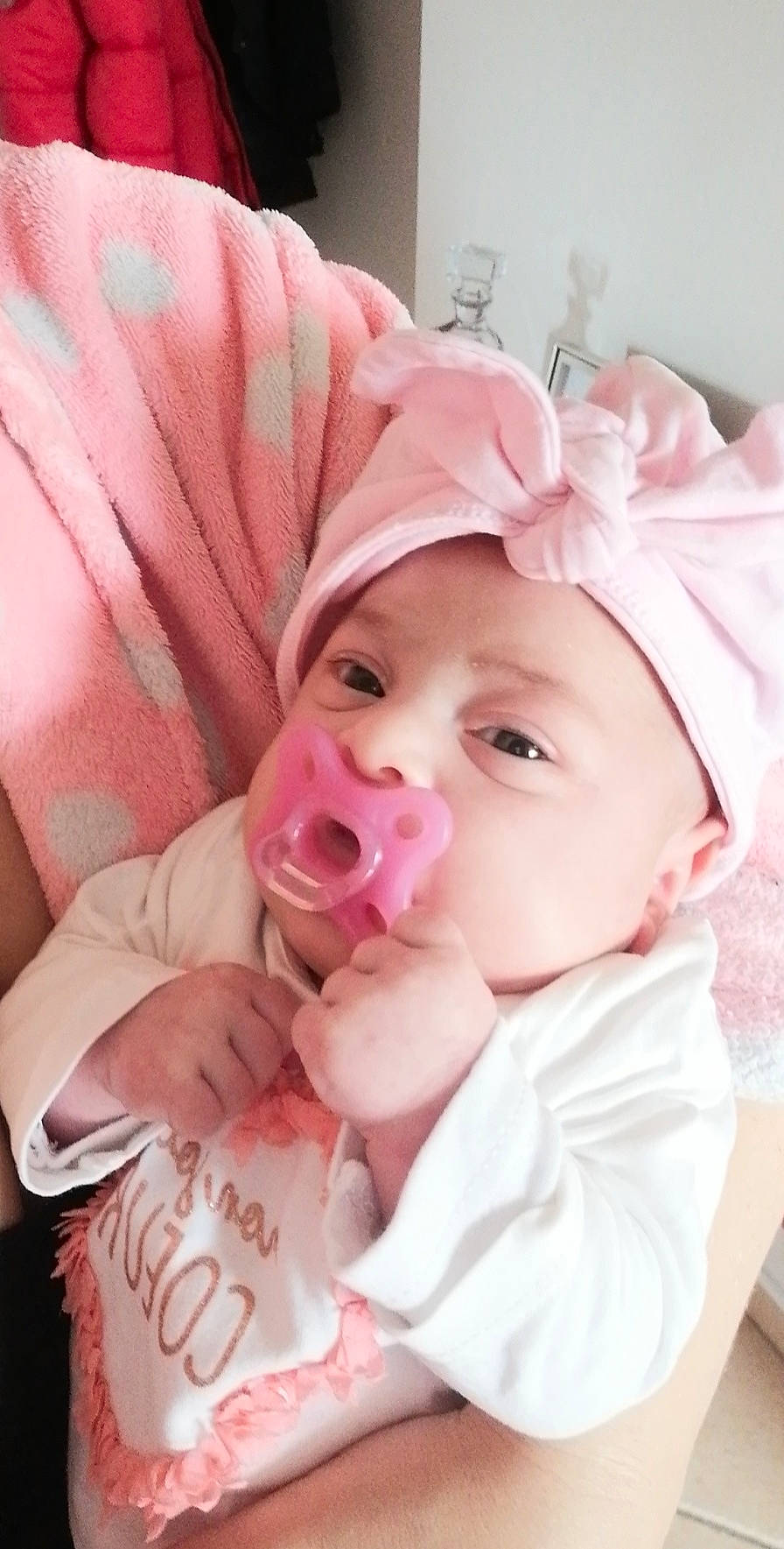 Antonia a rejoint le concours — aidez-le/la à gagner de superbes lots ! baby, baby_sleeping, baby_toddler_clothing, cheek, chin, comfort, ear, eye, eyebrow, eyelash, gesture, happy, head, headwear, iris, lip, mouth, nose, person, pink