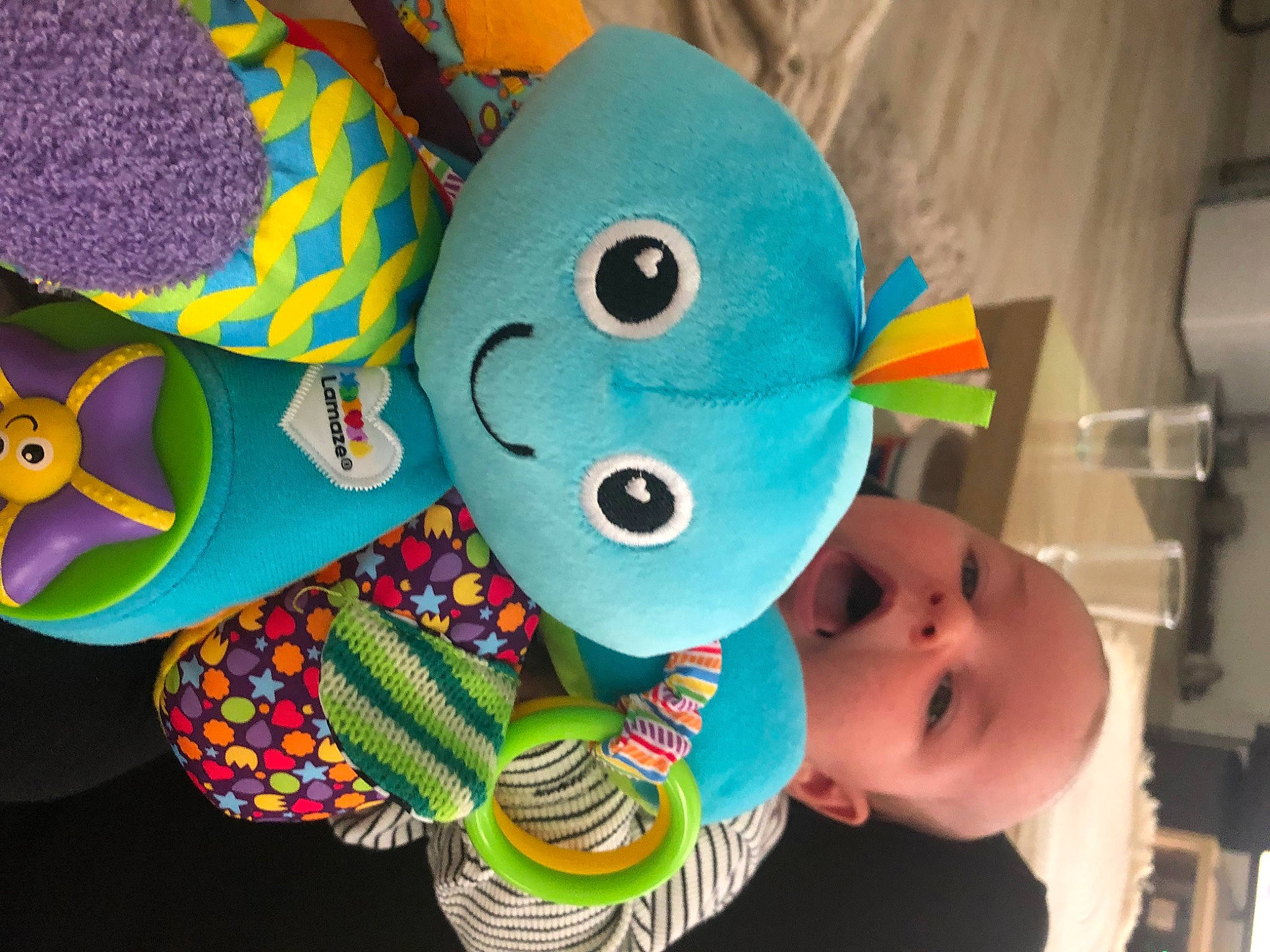 Lya a rejoint le concours — aidez-le/la à gagner de superbes lots ! baby, baby_products, baby_toddler_clothing, baby_toys, electric_blue, eyelash, face, fashion_accessory, fun, happy, hat, headgear, marine_invertebrates, party_supply, pattern, person, plush, stuffed_toy, textile, toddler