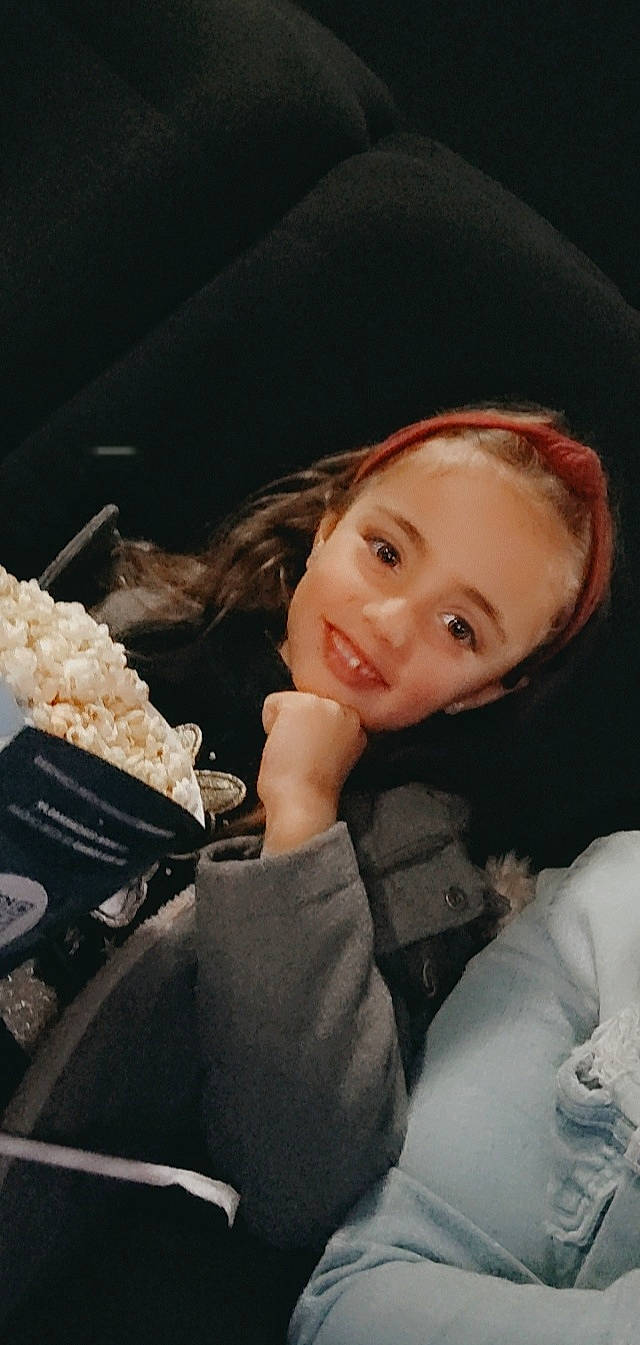 Matilde participe au concours pour gagner de l'argent avec cette photo : auto_part, cheek, child, chin, comfort_food, eye, flash_photography, fun, hairstyle, happy, hat, human, iris, joy, lip, luxury_vehicle, motor_vehicle, nose, person, skin