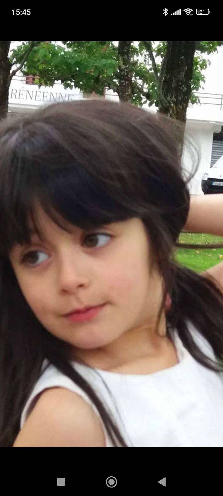 Diana participe au concours pour gagner de l'argent avec cette photo : bangs, black_hair, brown_hair, cheek, child, ear, eyelash, hair, happy, hime_cut, jaw, layered_hair, lip, long_hair, nose, person, plant, skin, smile, step_cutting