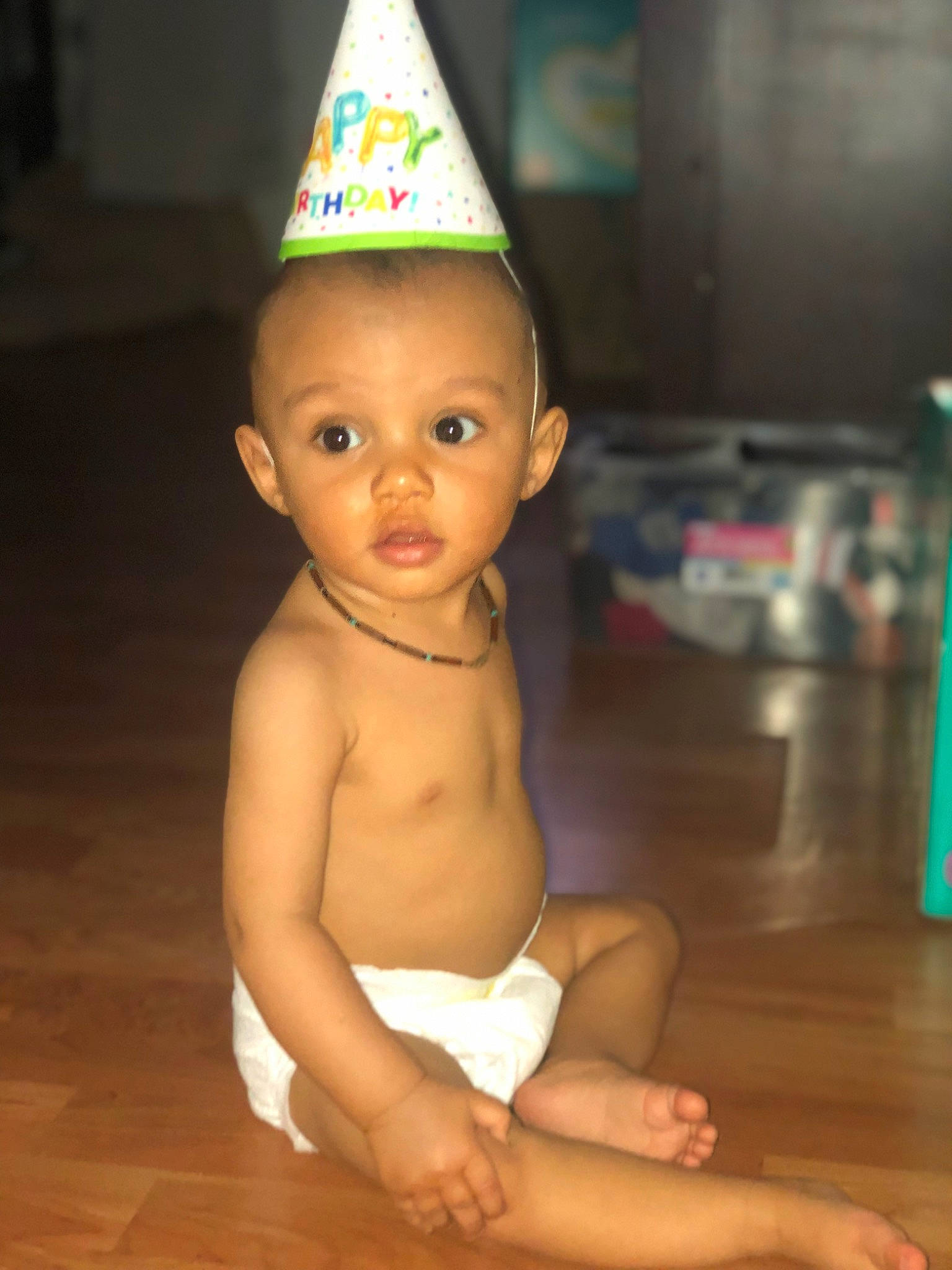 Jahyan a rejoint le concours — aidez-le/la à gagner de superbes lots ! art, baby, cap, cheek, chest, cone, costume_hat, eye, face, flooring, fun, happy, head, human_body, nose, party_hat, person, thumb, toddler, trunk