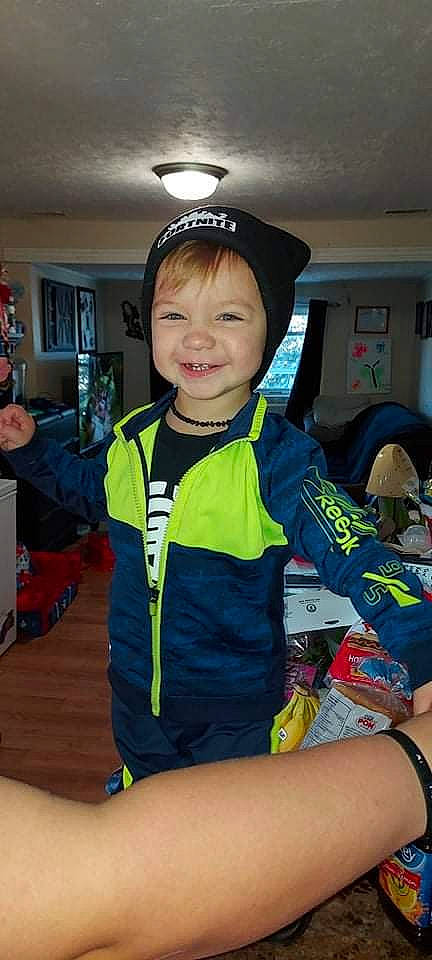 Kreed is registered to the contest to win money with this photo: arm, bag, bicycle_helmet, chair, child, costume, event, fun, happy, joy, luggage_and_bags, official, person, personal_protective_equipment, recreation, room, smile, t_shirt, thigh, toddler