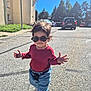 Léïa a rejoint le concours — aidez-le/la à gagner de superbes lots ! toddler, child, sunglasses, red_sweater, blue_jeans, street, sunny, daylight, sidewalk, cars, trees, urban, building, shadow, walking, cute, happy, person, casual, outdoor