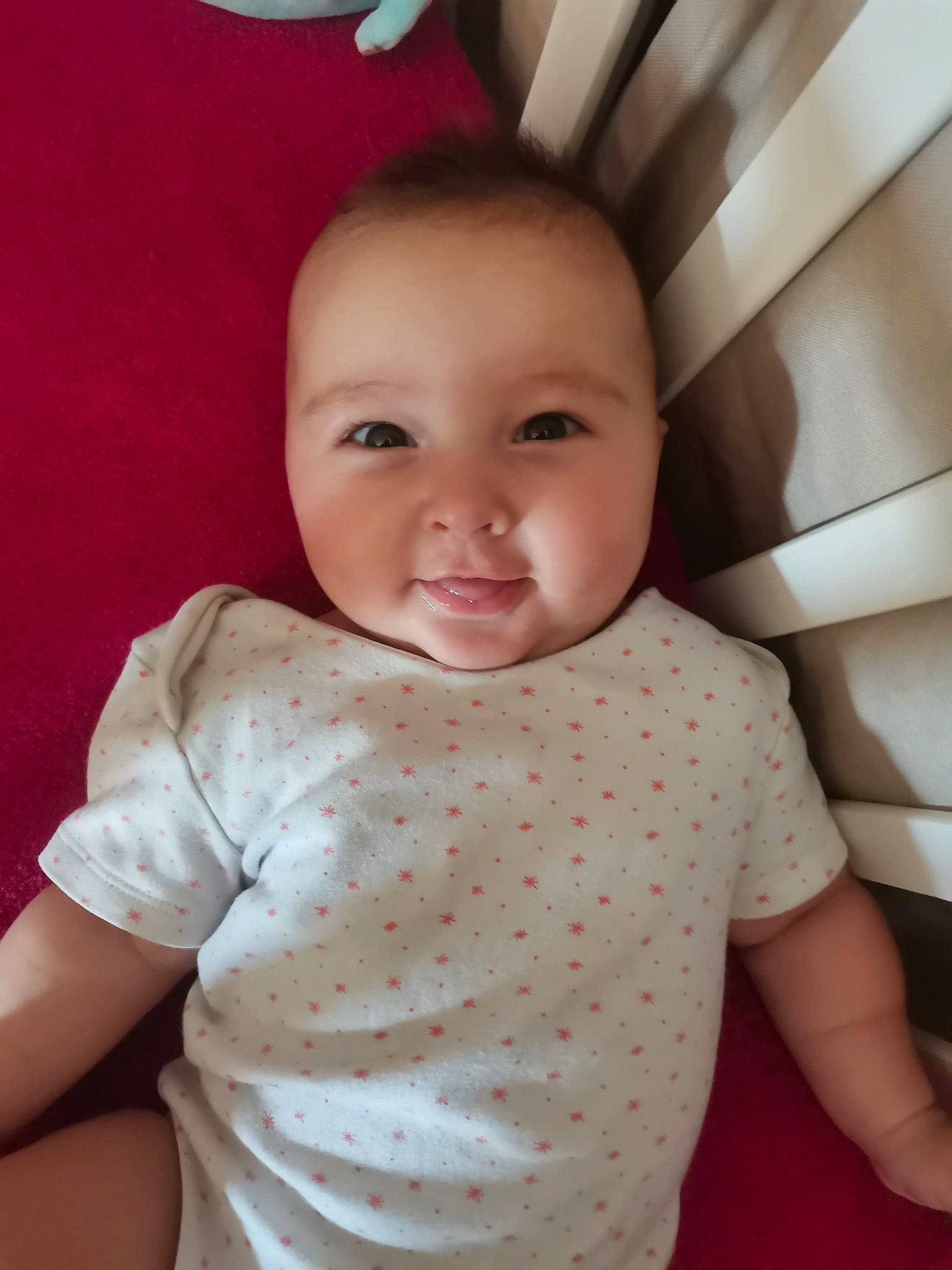 Shannon participe au concours pour gagner de l'argent avec cette photo : baby, baby_toddler_clothing, cheek, chin, collar, comfort, eye, finger, happy, iris, lip, mouth, neck, nose, person, pink, shoulder, skin, sleeve, smile