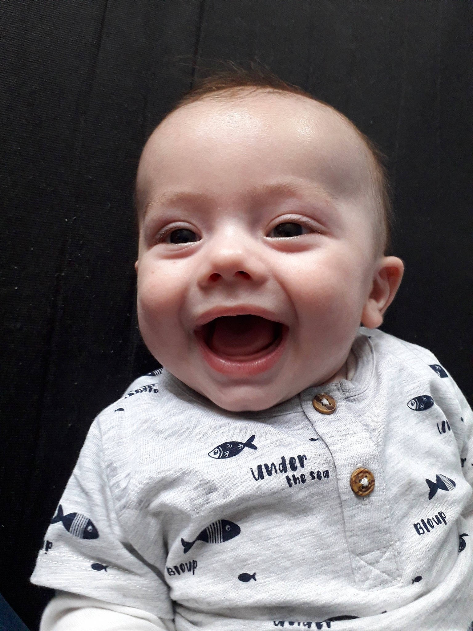Tiago a rejoint le concours — aidez-le/la à gagner de superbes lots ! baby, baby_laughing, baby_making_funny_faces, cheek, child, chin, face, facial_expression, forehead, head, laugh, lip, mouth, nose, person, smile, toddler