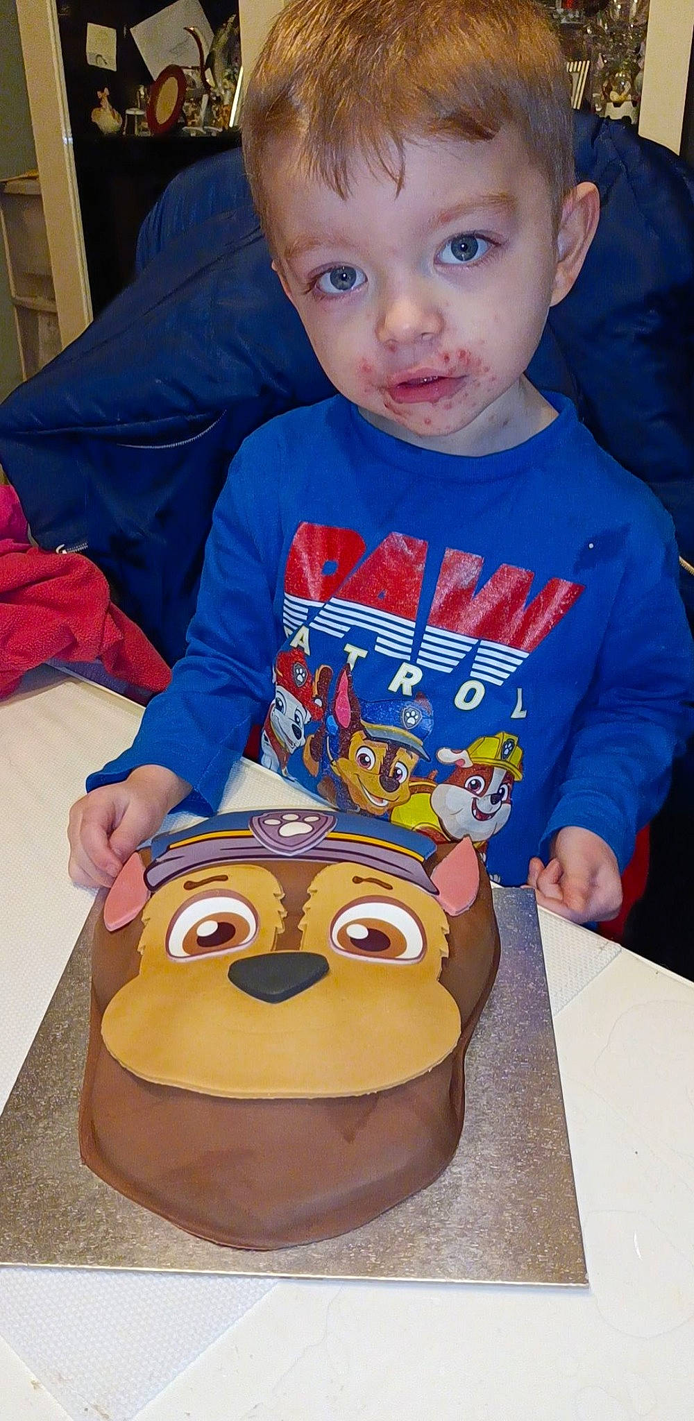 Ethan participe au concours pour gagner de l'argent avec cette photo : art, baby, baby_toddler_clothing, blue, cheek, chin, fun, mammal, mouth, nose, orange, organ, people, person, product, red, sleeve, t_shirt, toddler, white