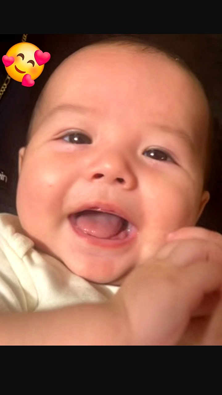 Elmer is registered to the contest to win money with this photo: baby, close_up, smiling, happy, infant, face, eyes, mouth, hand, skin, cute, expression, cheeks, indoors, young_child, emoji, heart_eyes, joy, portrait, child