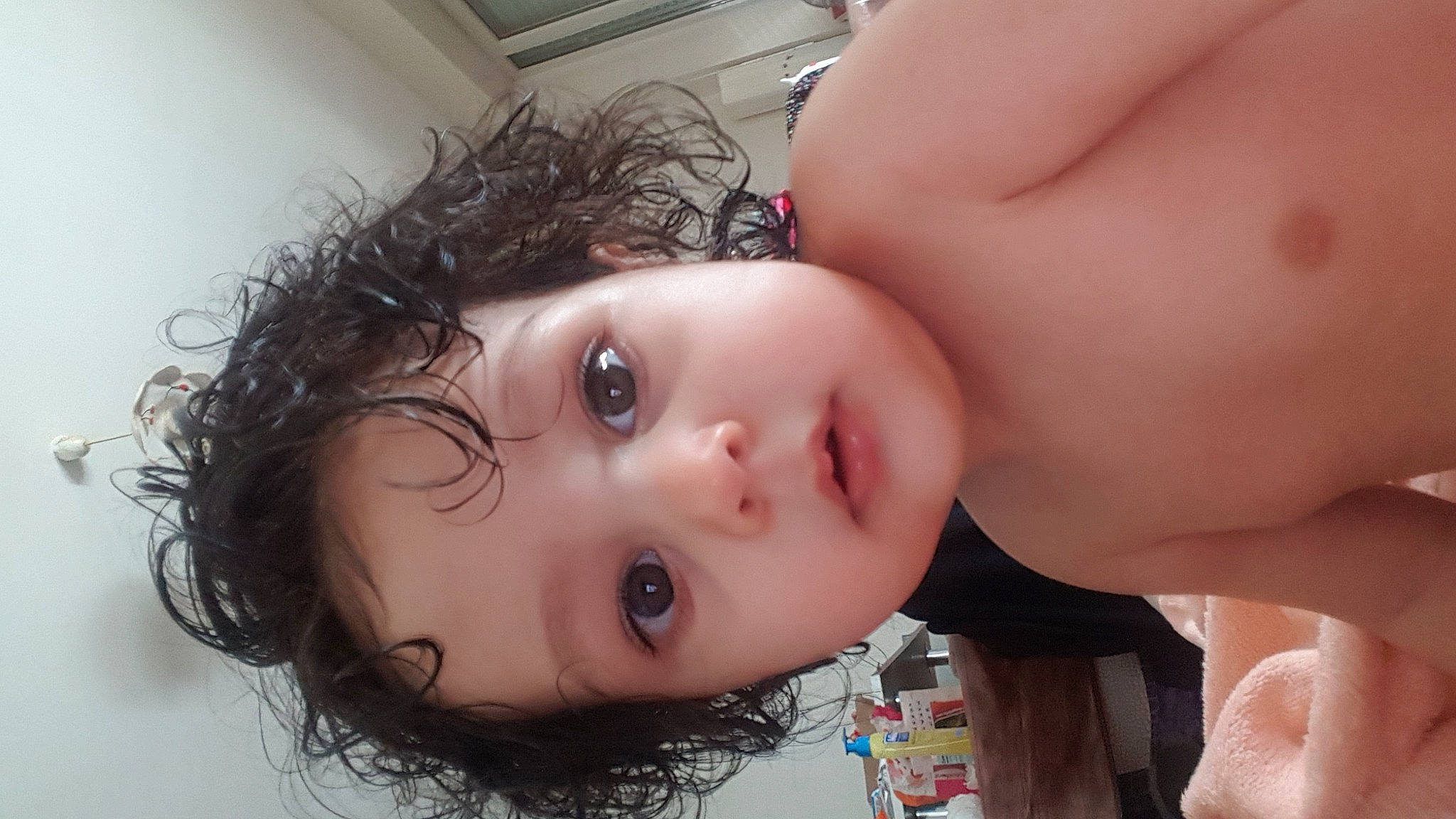 Simran a rejoint le concours — aidez-le/la à gagner de superbes lots ! beauty, black_hair, cheek, chest, child, close_up, ear, eyelash, flash_photography, forehead, happy, iris, jaw, lip, long_hair, mouth, neck, nose, person, skin