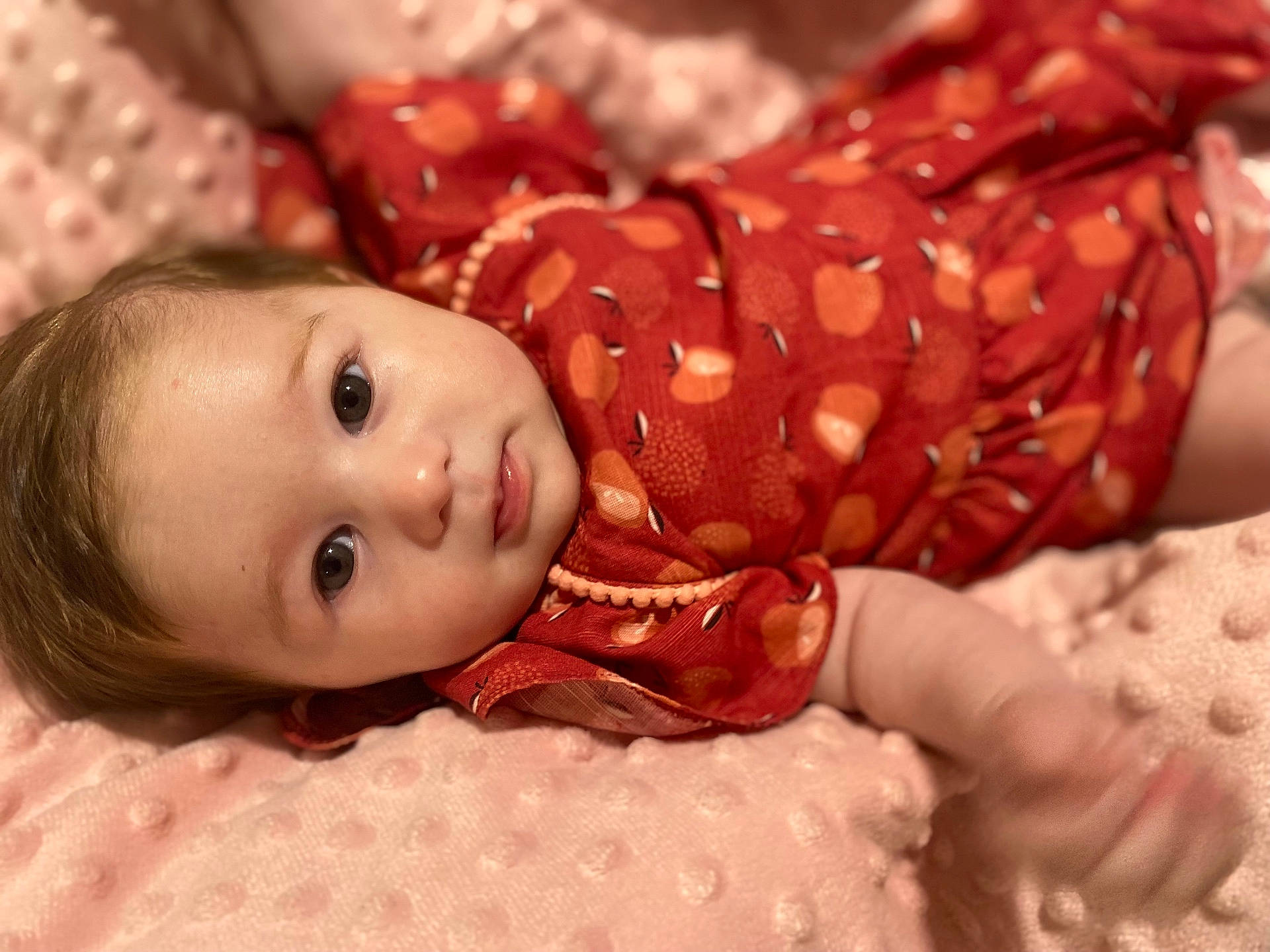 Luna participe au concours pour gagner de l'argent avec cette photo : baby, babylaughing, blanket, bodypart, clothing, dress, face, finger, hand, happy, head, mouth, newborn, pajamas, pattern, person, photography, portrait, quilt, smile