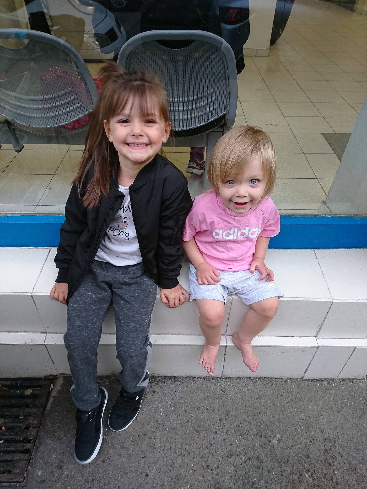 Lyana a rejoint le concours — aidez-le/la à gagner de superbes lots ! car, child, daughter, family_car, fun, joy, leg, luxury_vehicle, person, photography, product, sitting, skin, smile, snapshot, toddler, vacation, vehicle